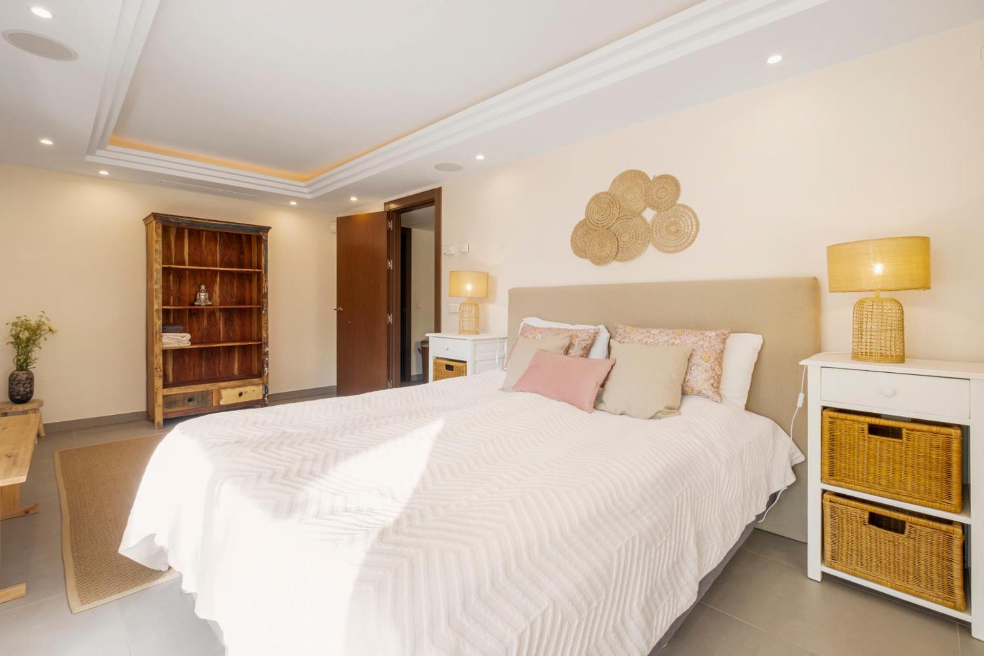 - Naranjos Golf Frontline Villa Marbella