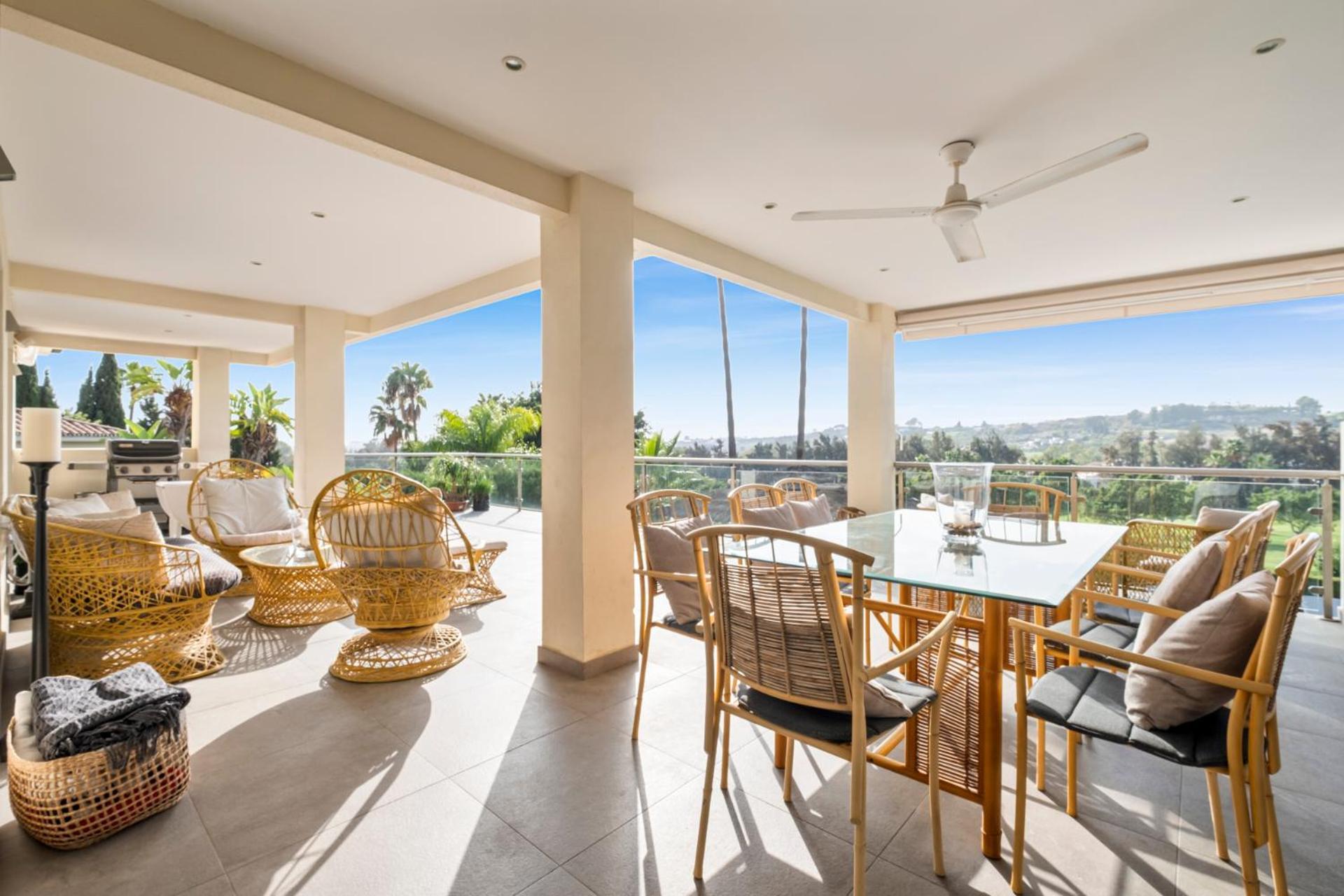 - Naranjos Golf Frontline Villa *