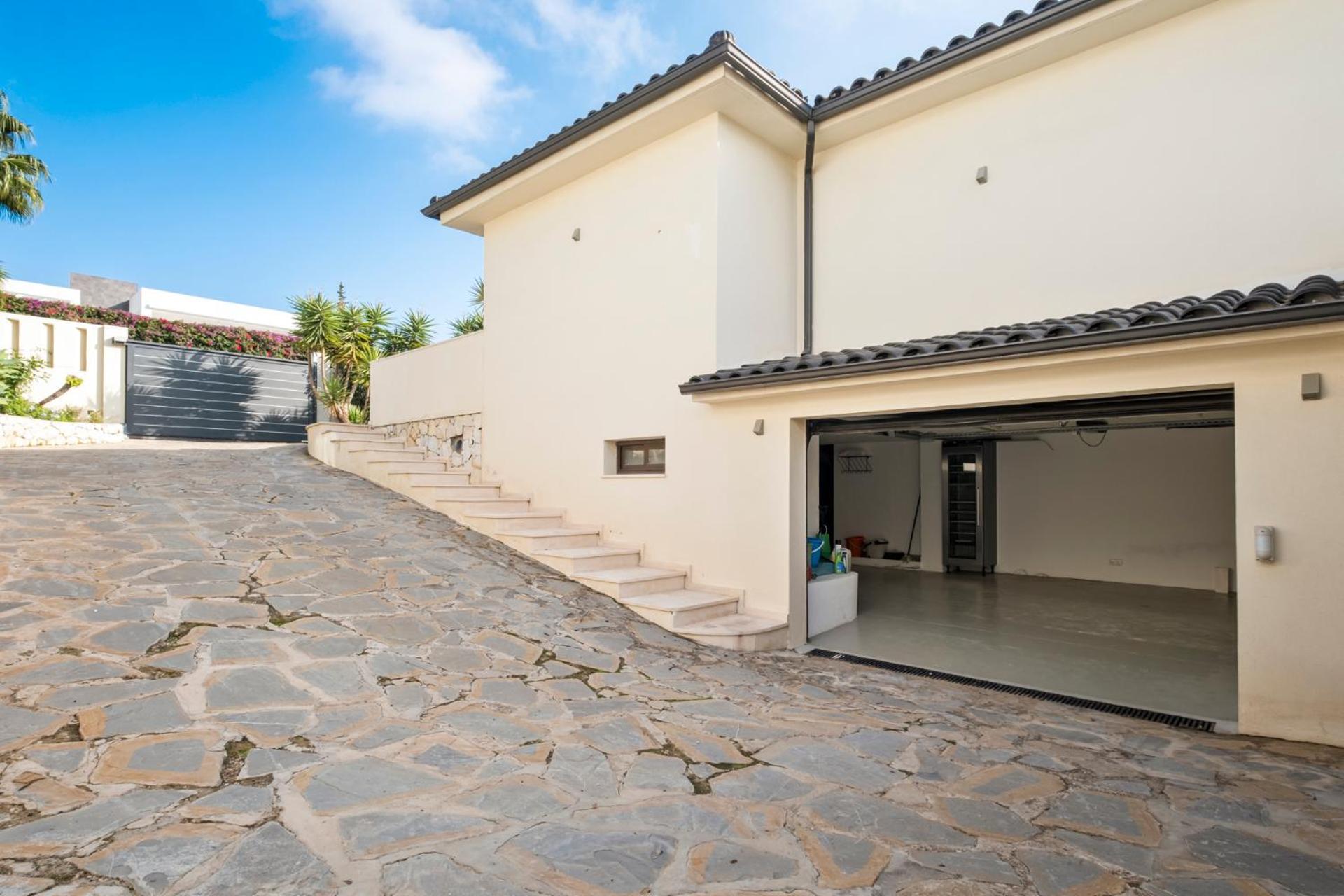 - Naranjos Golf Frontline Villa Marbella