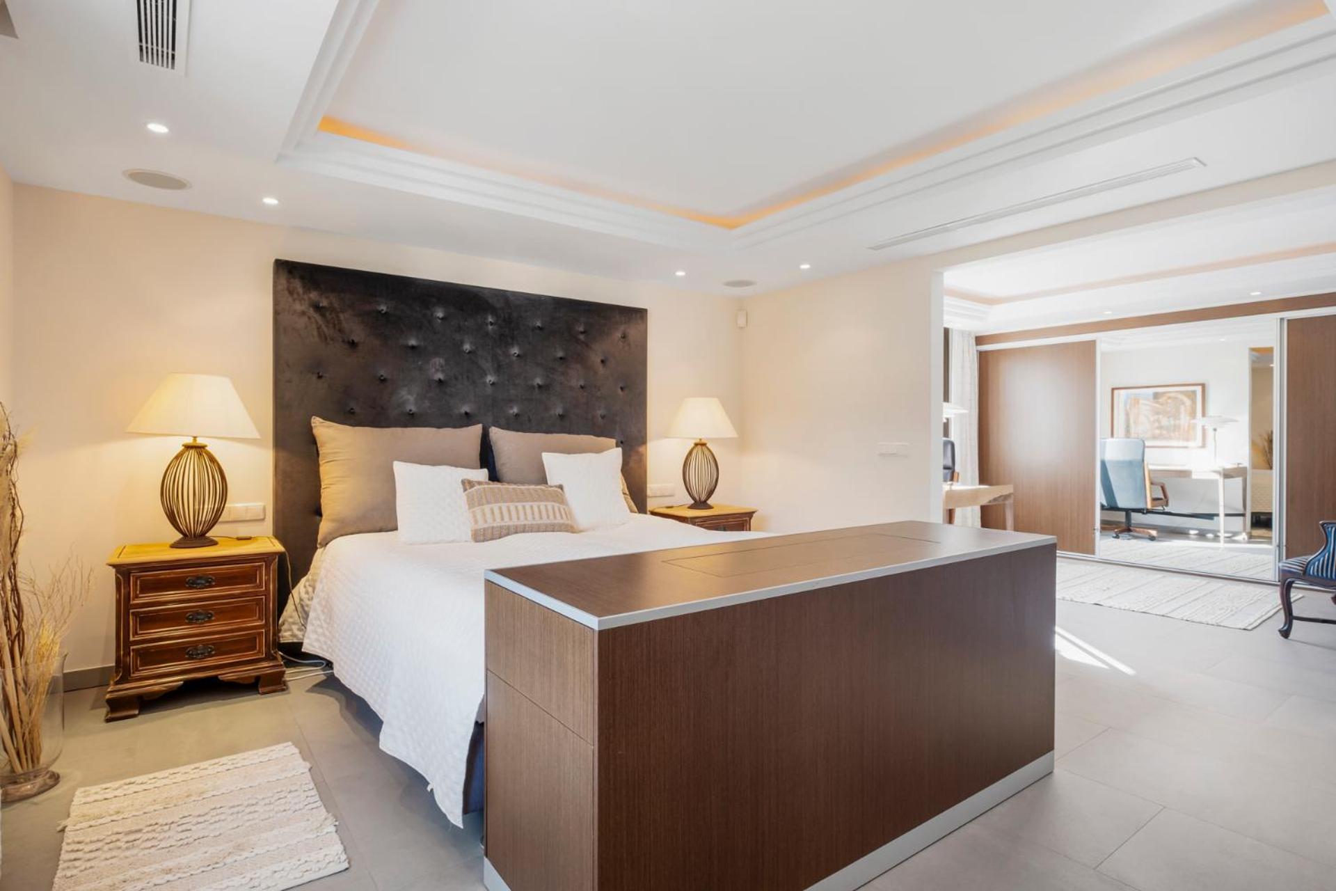 - Naranjos Golf Frontline Villa *