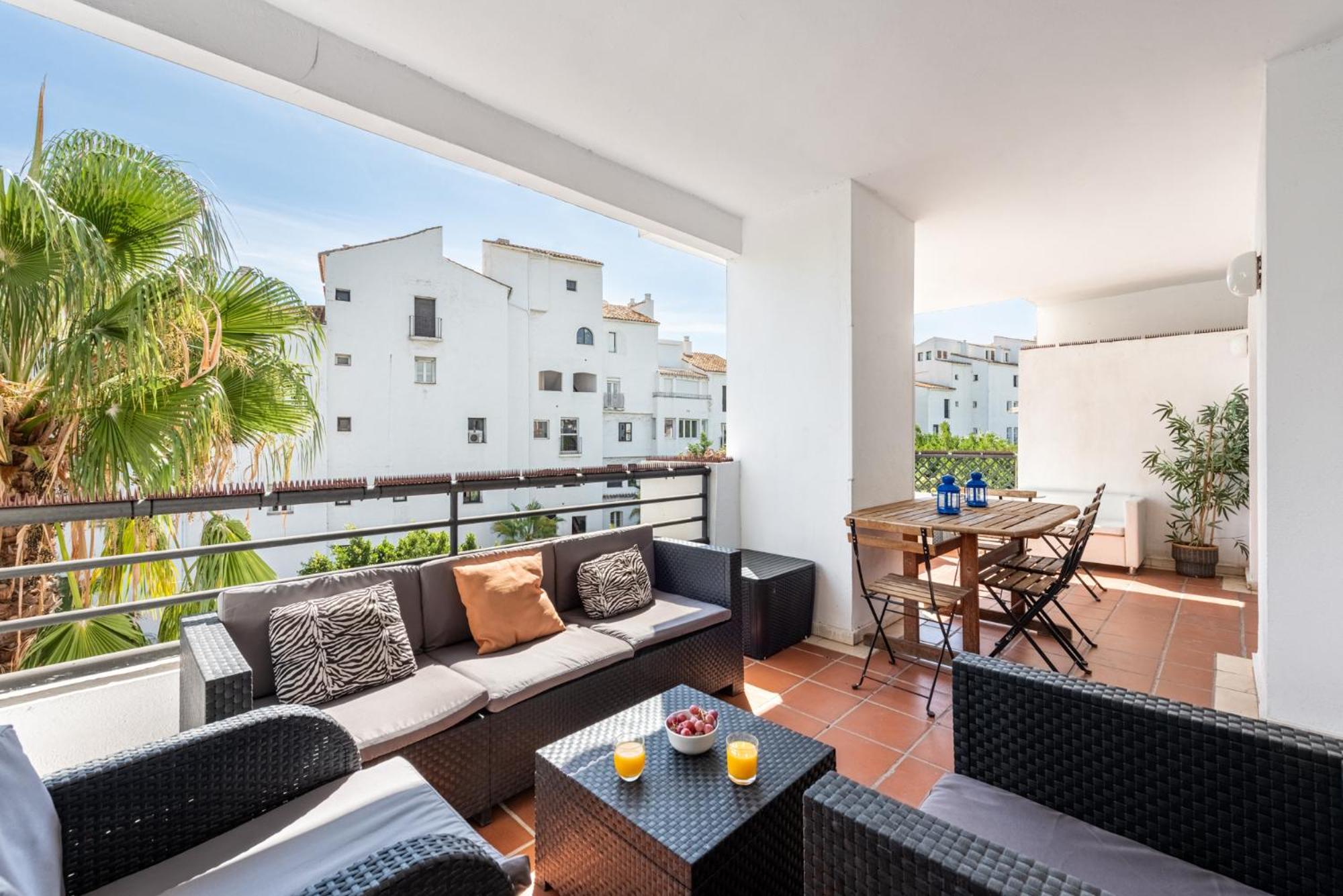 Apartment Terrazas De Banus, Location