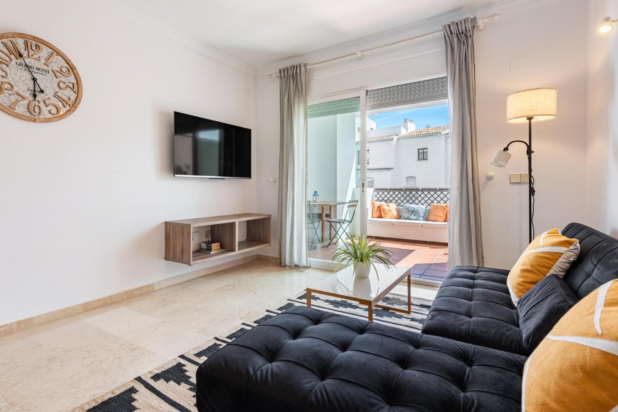 Apartment Terrazas De Banus, Location *