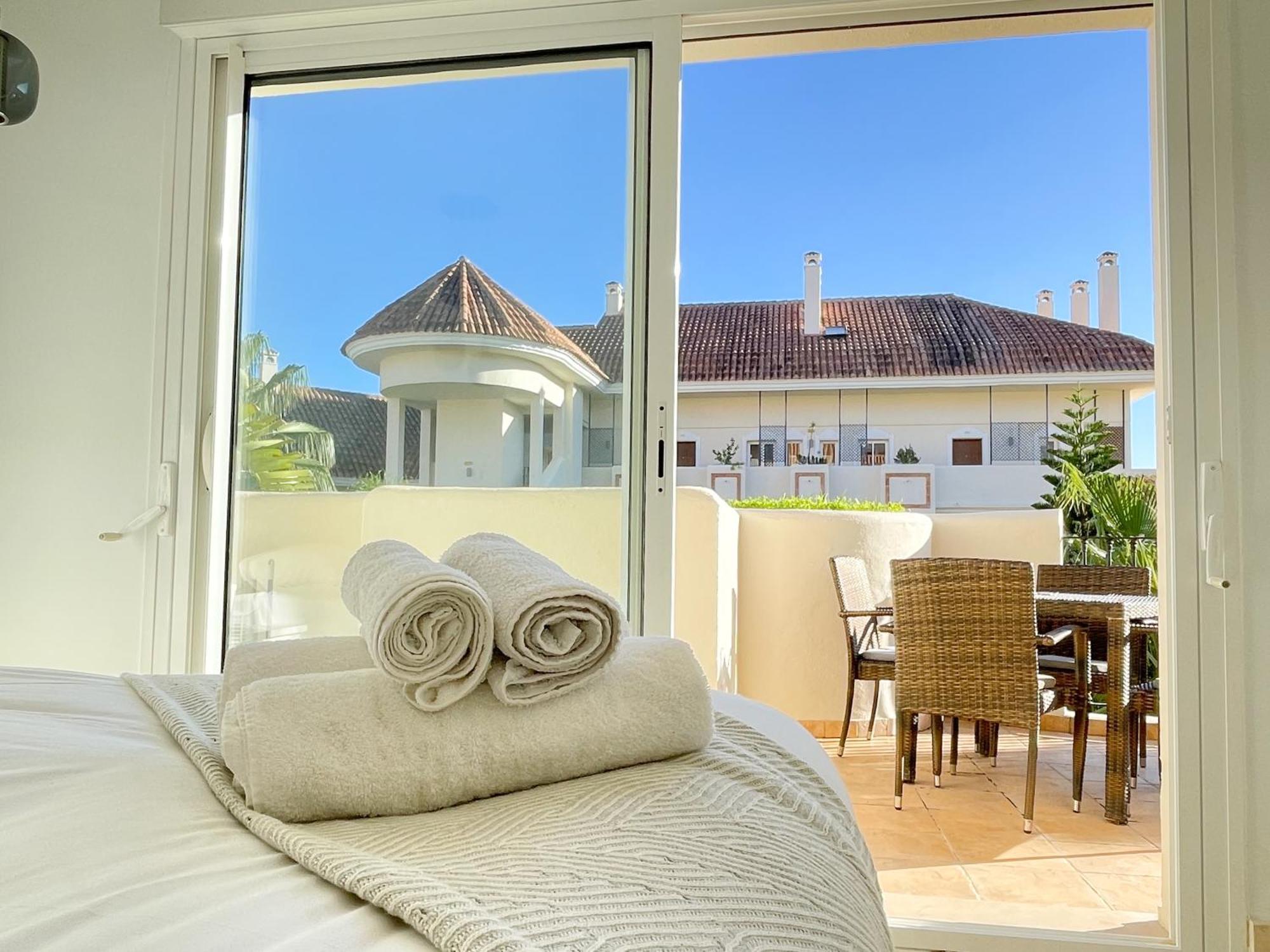 Aloha Hill Club Exclusive With Premier Amenities Apartment