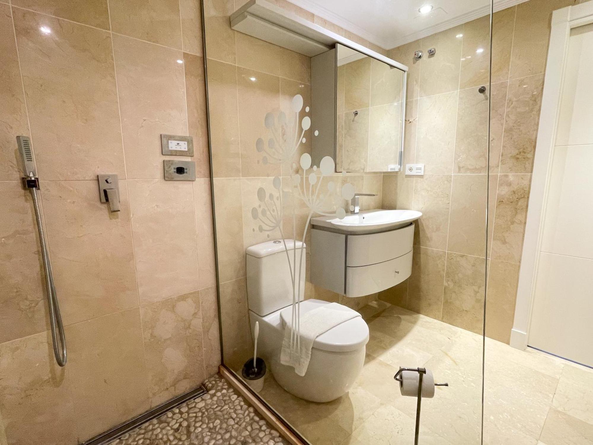 Aloha Hill Club Exclusive With Premier Amenities *