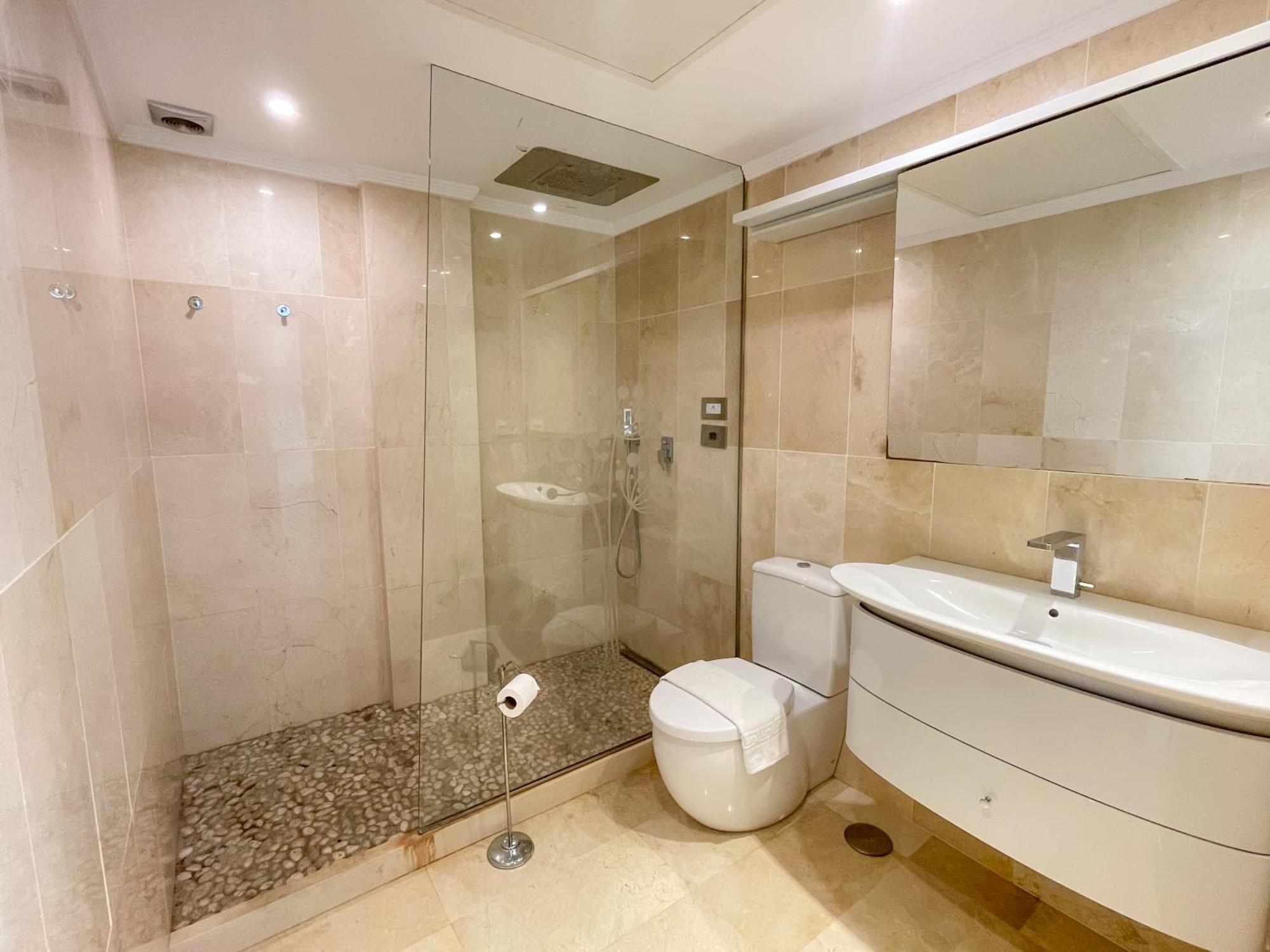 Aloha Hill Club Exclusive With Premier Amenities