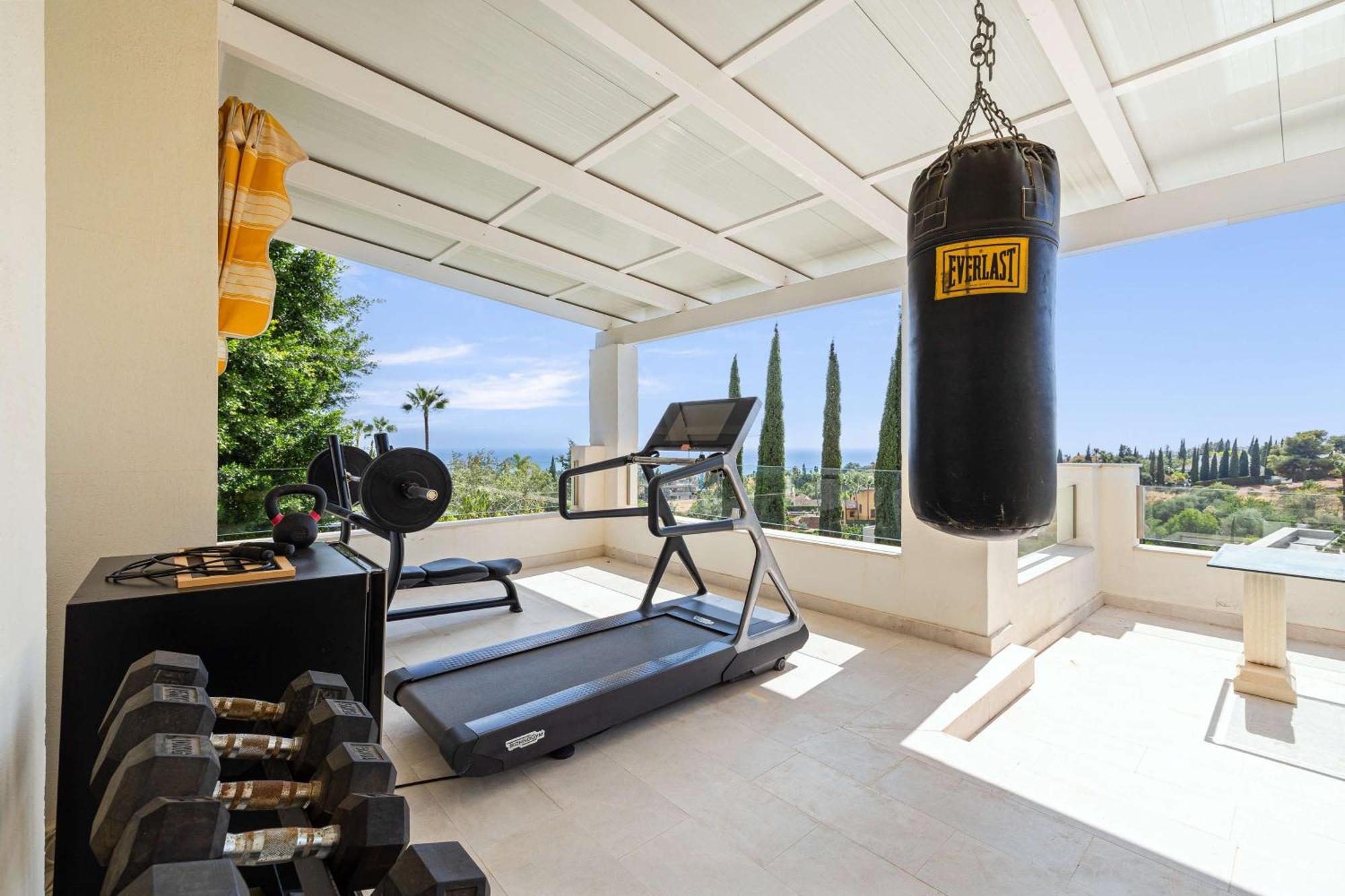 Villa Caramel - Excellent Location In Golden Mile *