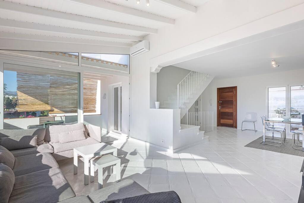 Spacious House With 3 Bedrooms And Private Pool *