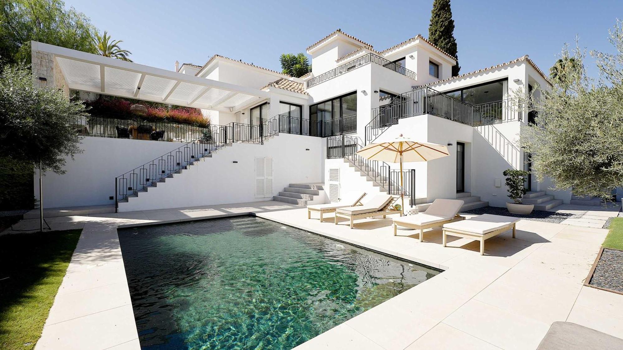 Kumaro 4 Bedroom Outdoor Pool Parking Villa *
