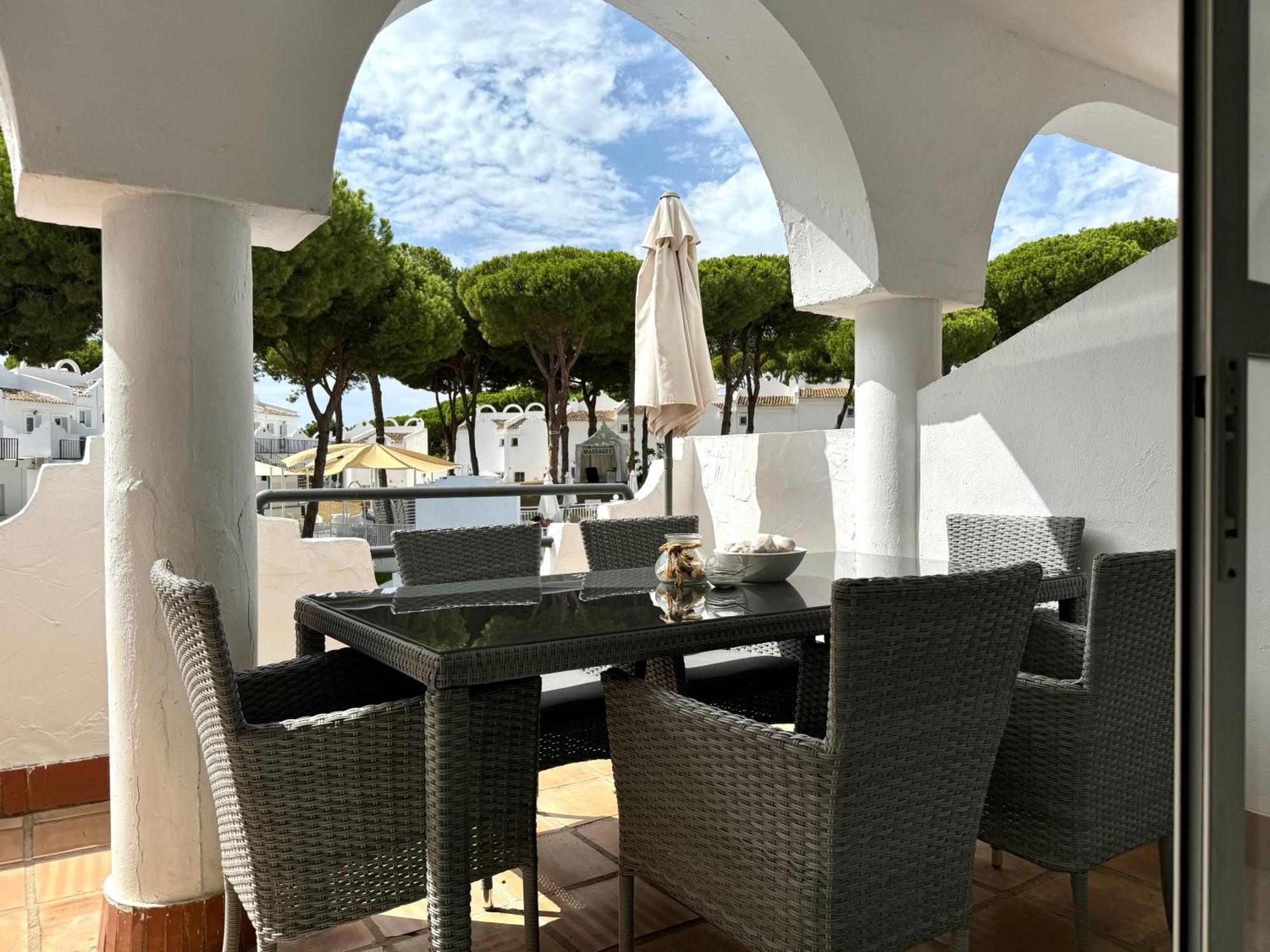 Casa Naranja, Cabopino 2 Pools & Heated Indoor Pool Apartment Marbella