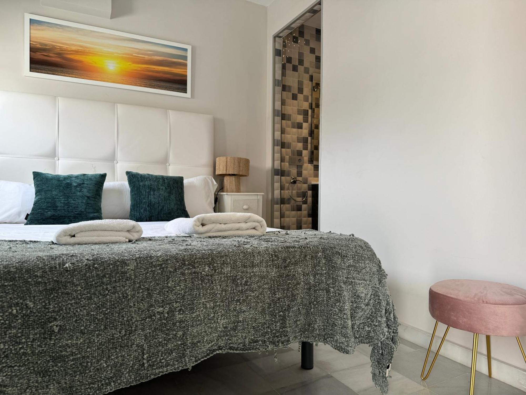 Casa Naranja, Cabopino 2 Pools & Heated Indoor Pool Apartment *
