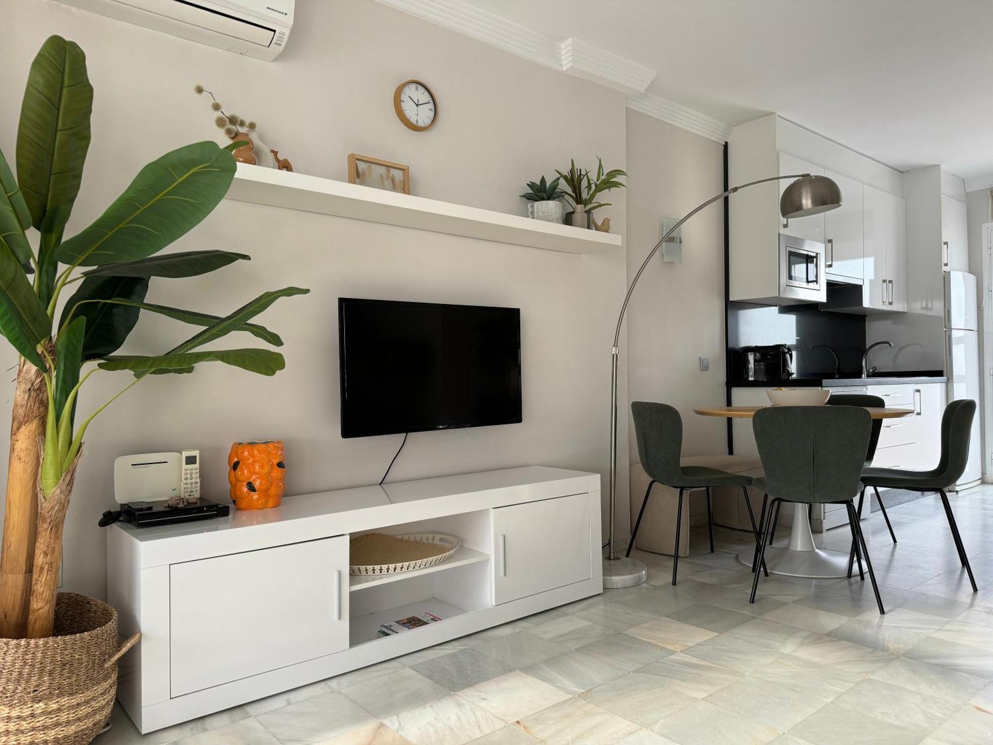 Casa Naranja, Cabopino 2 Pools & Heated Indoor Pool Apartment *