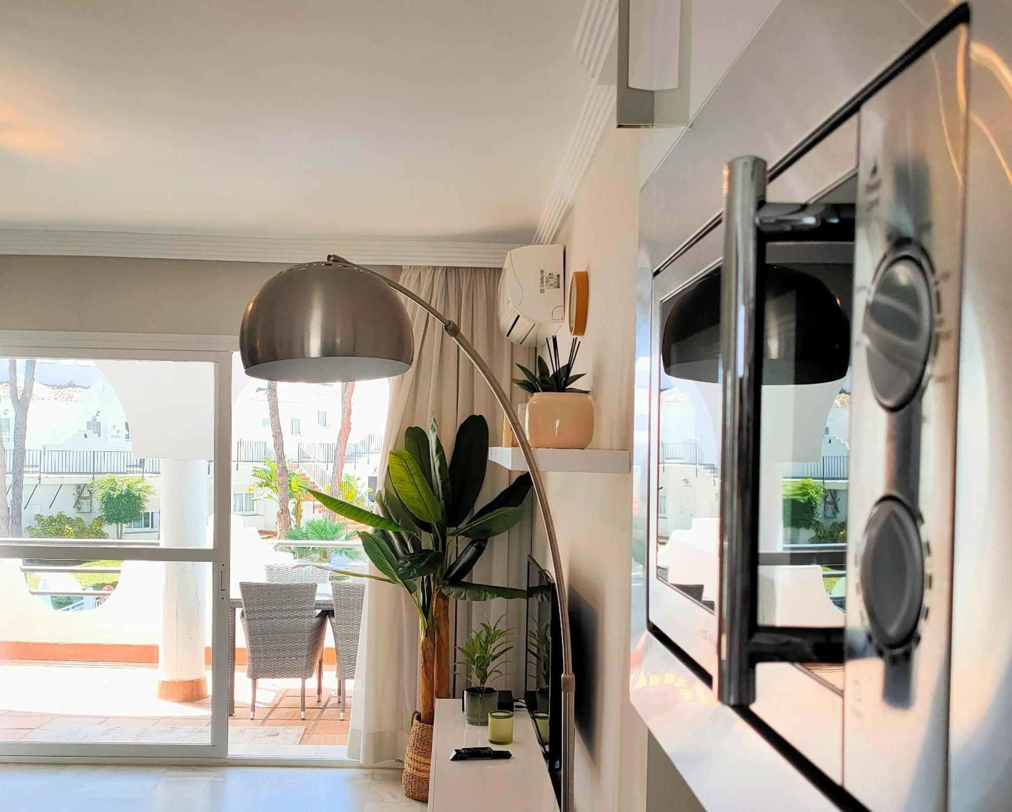 Casa Naranja, Cabopino 2 Pools & Heated Indoor Pool Apartment Marbella