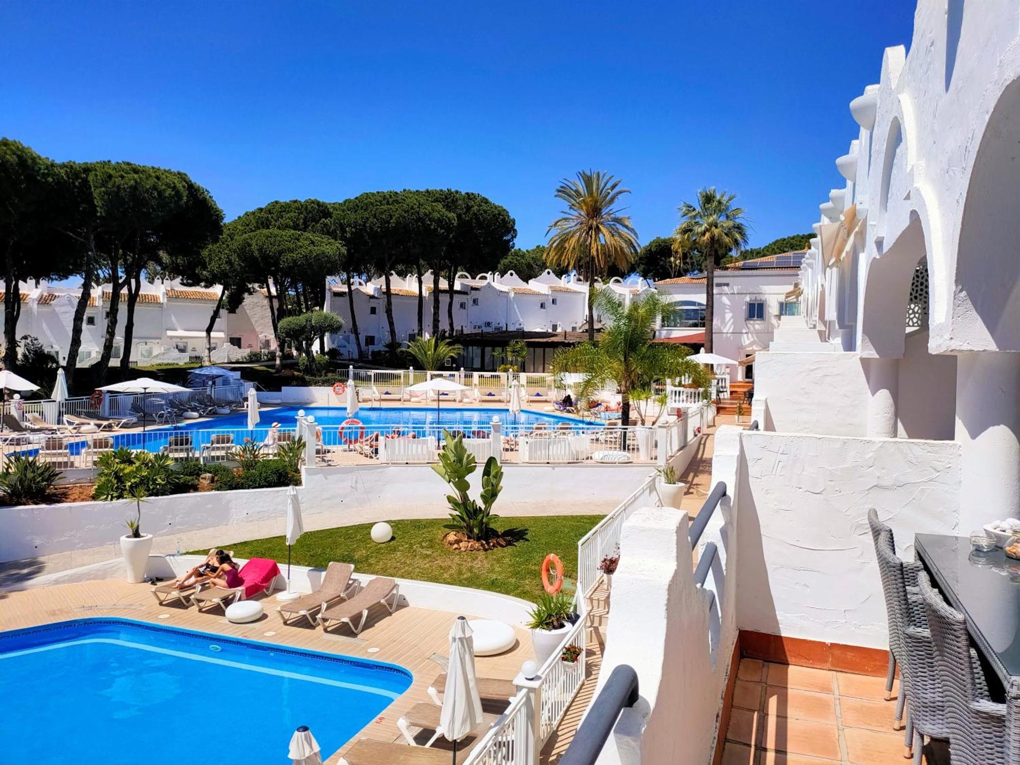 Apartment Casa Naranja, Cabopino 2 Pools & Heated Indoor Pool Marbella