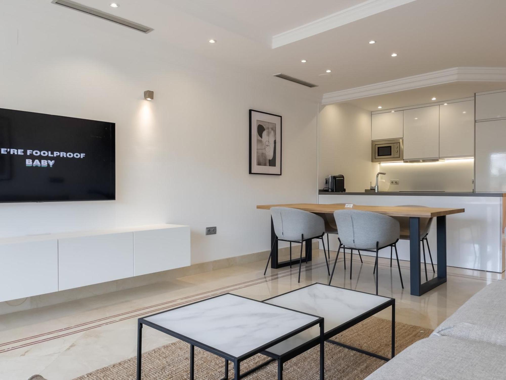 Apartment Aloha Hills Club Luxury Retreat Pools Gym Marbella