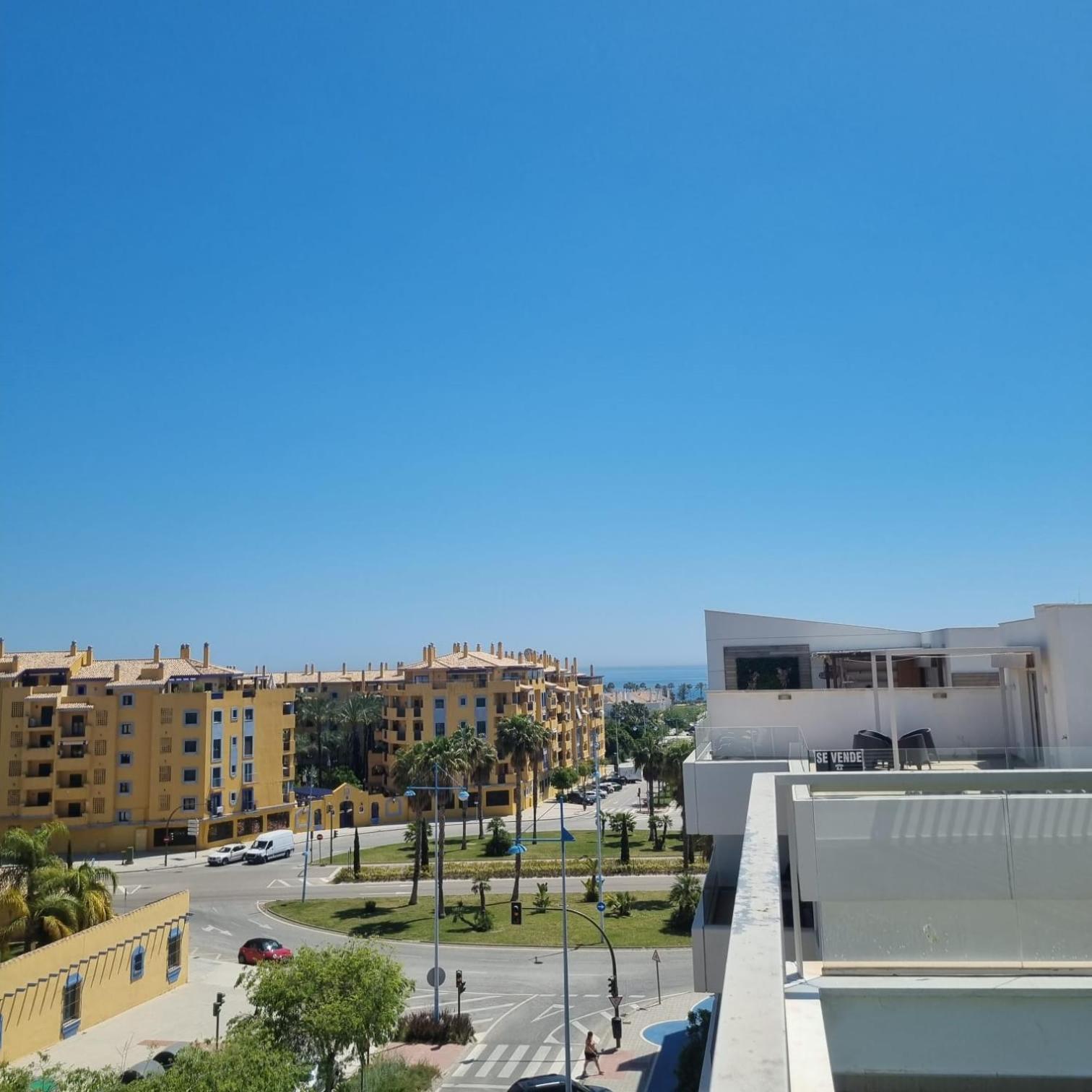 Deluxe 3 Bedroom By Aqua Apartments,