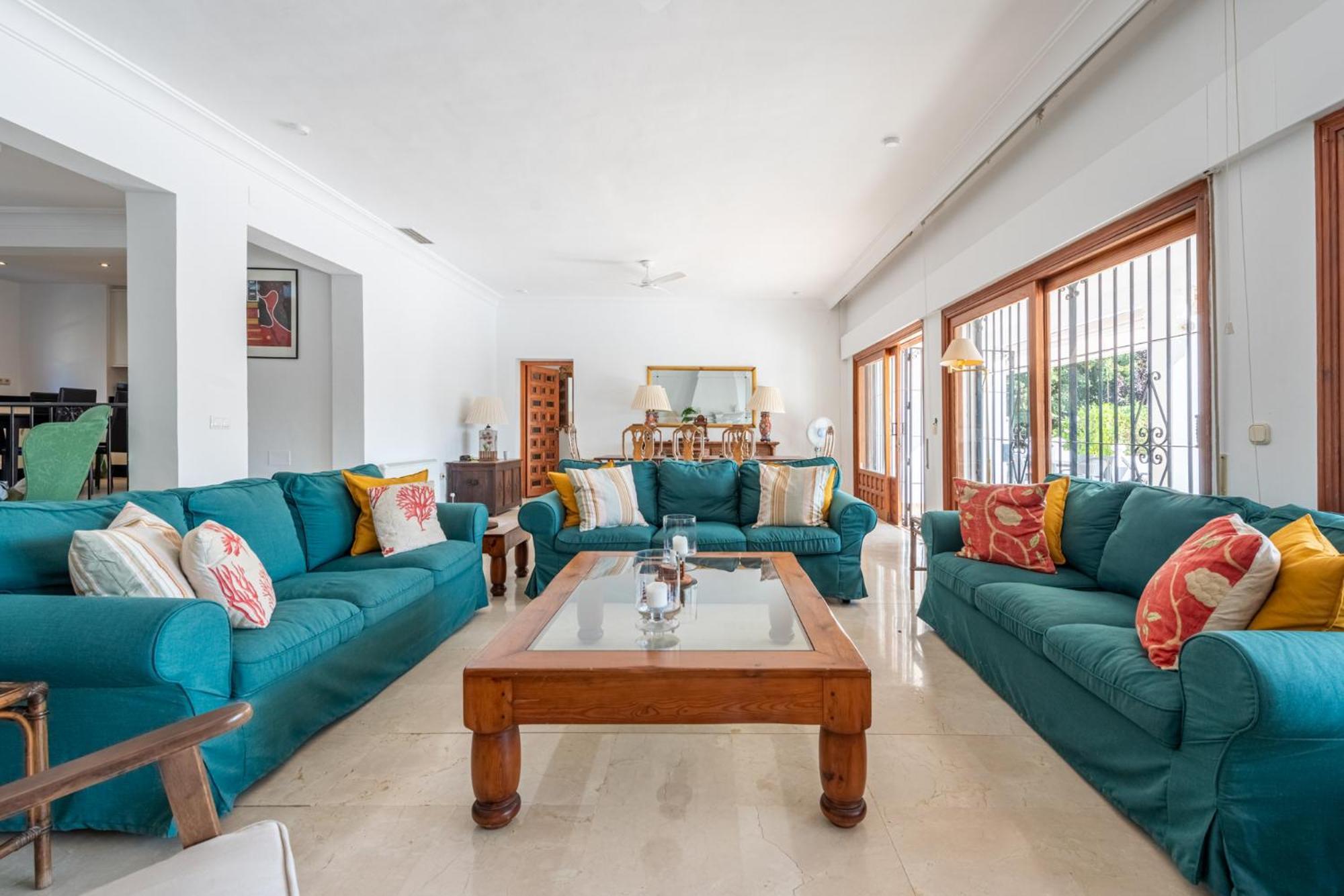 Casa La Concha - Luxury 6 Bedroom In Marbella, Beautiful Mountain View, Heated Swimming Pool, 15min Walk To Puerto Banus Beaches, Sleeps Up To 12 * Marbella