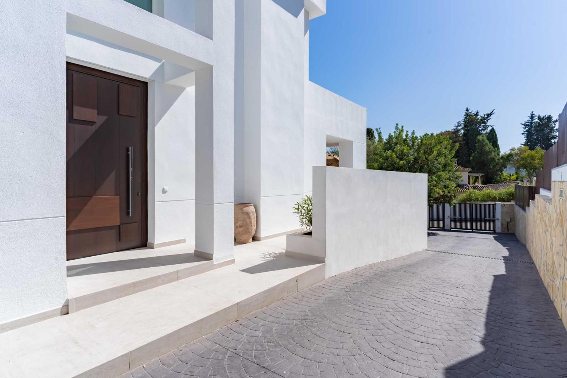 Elegant Villa In Marbella *