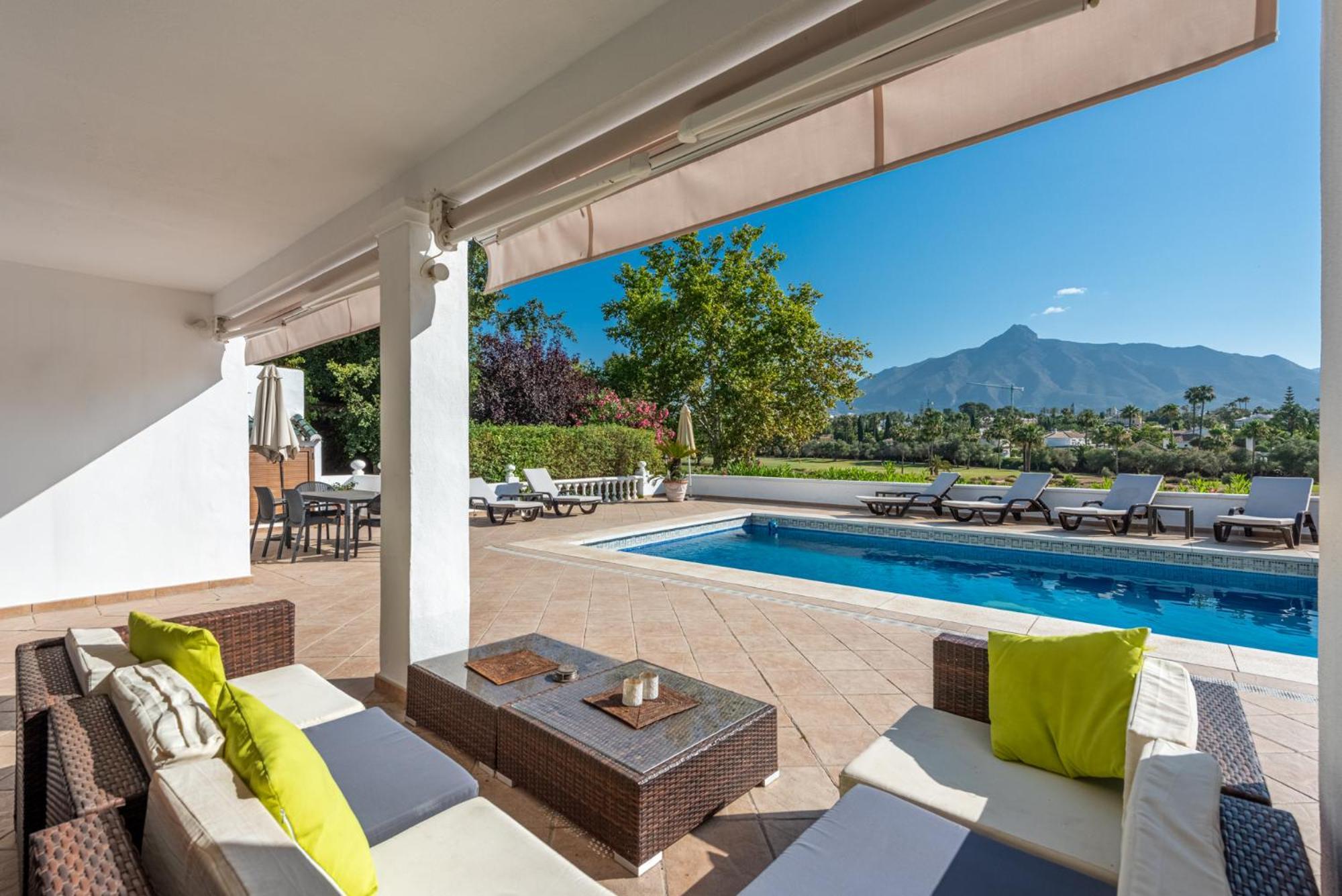 Casa La Concha - Luxury 6 Bedroom In Marbella, Beautiful Mountain View, Heated Swimming Pool, 15min Walk To Puerto Banus Beaches, Sleeps Up To 12 Marbella