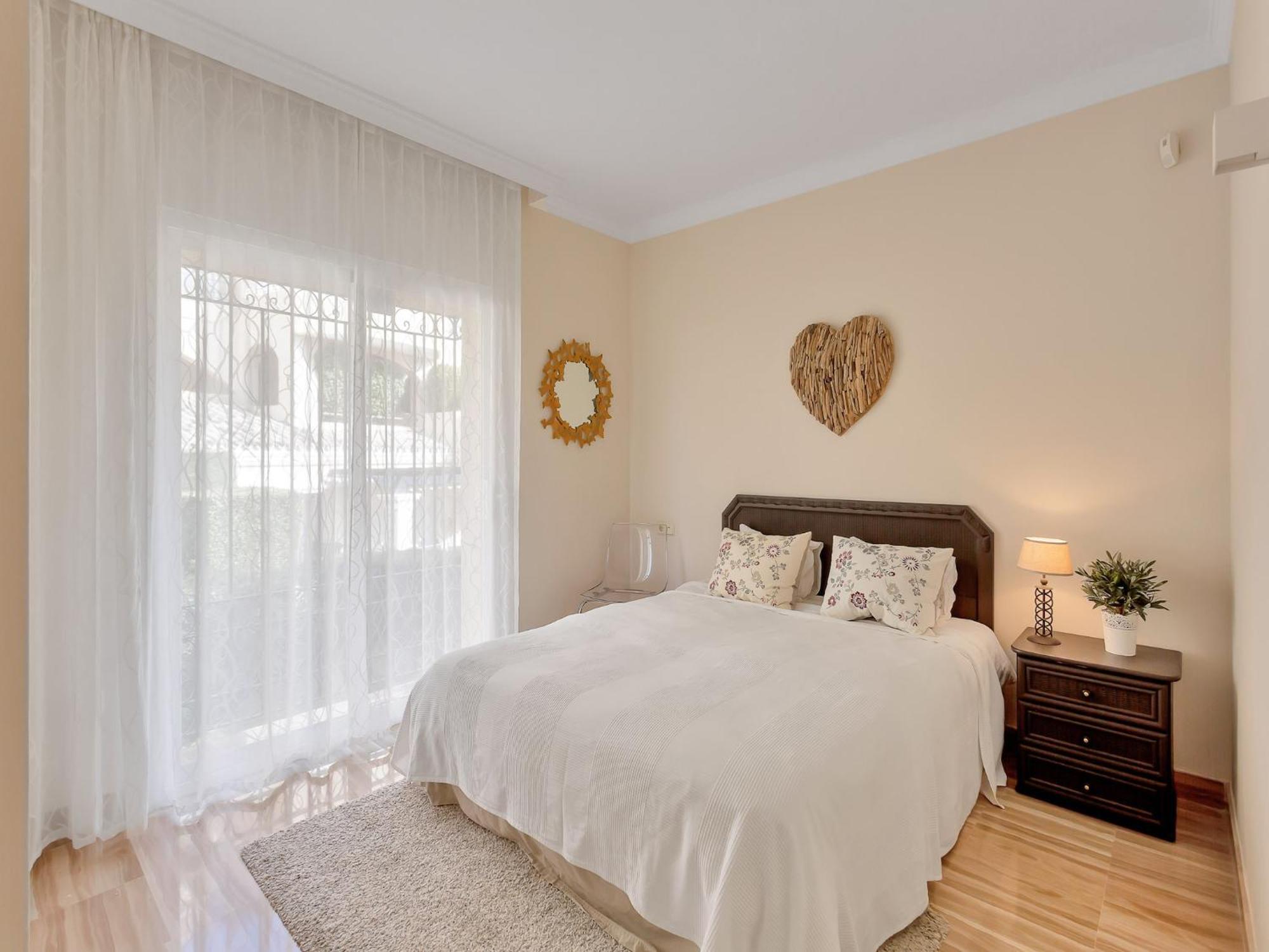 Charming With Terrace Apartment *