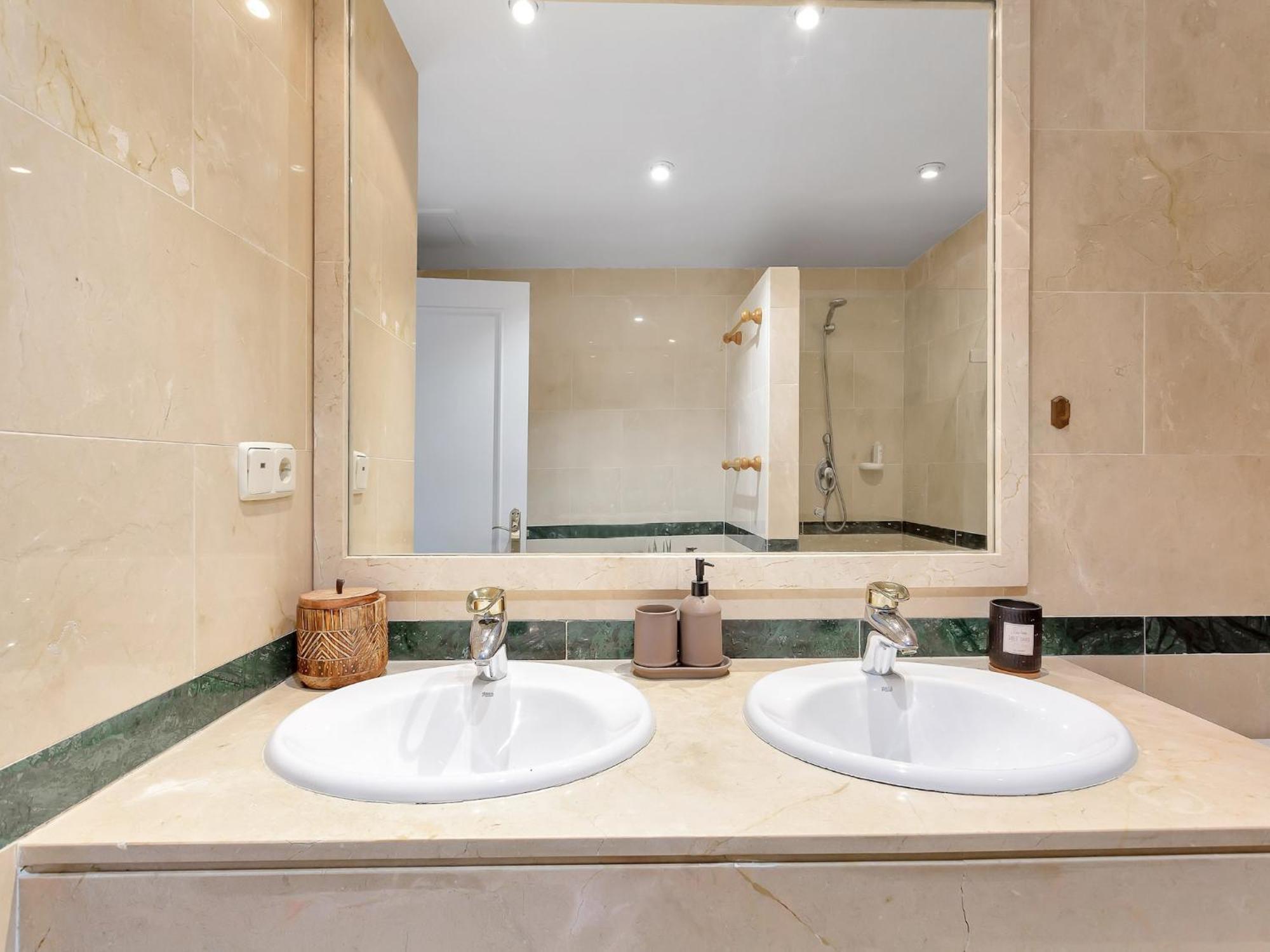 Charming With Terrace Apartment