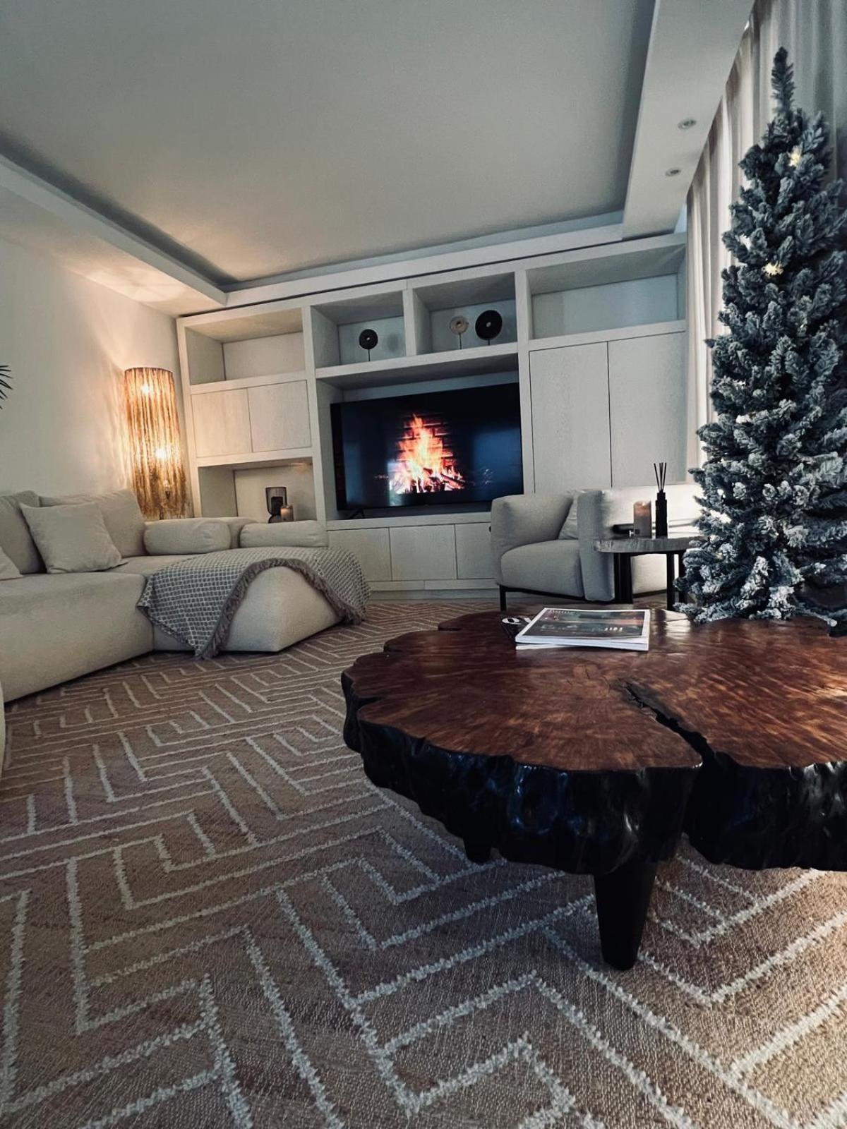 Family Bliss In Marbella- Brand-new 4 Bedroom With Garden, Private Pool & Jacuzzi, Marbesa 500 M To The Beautiful Cabopino *