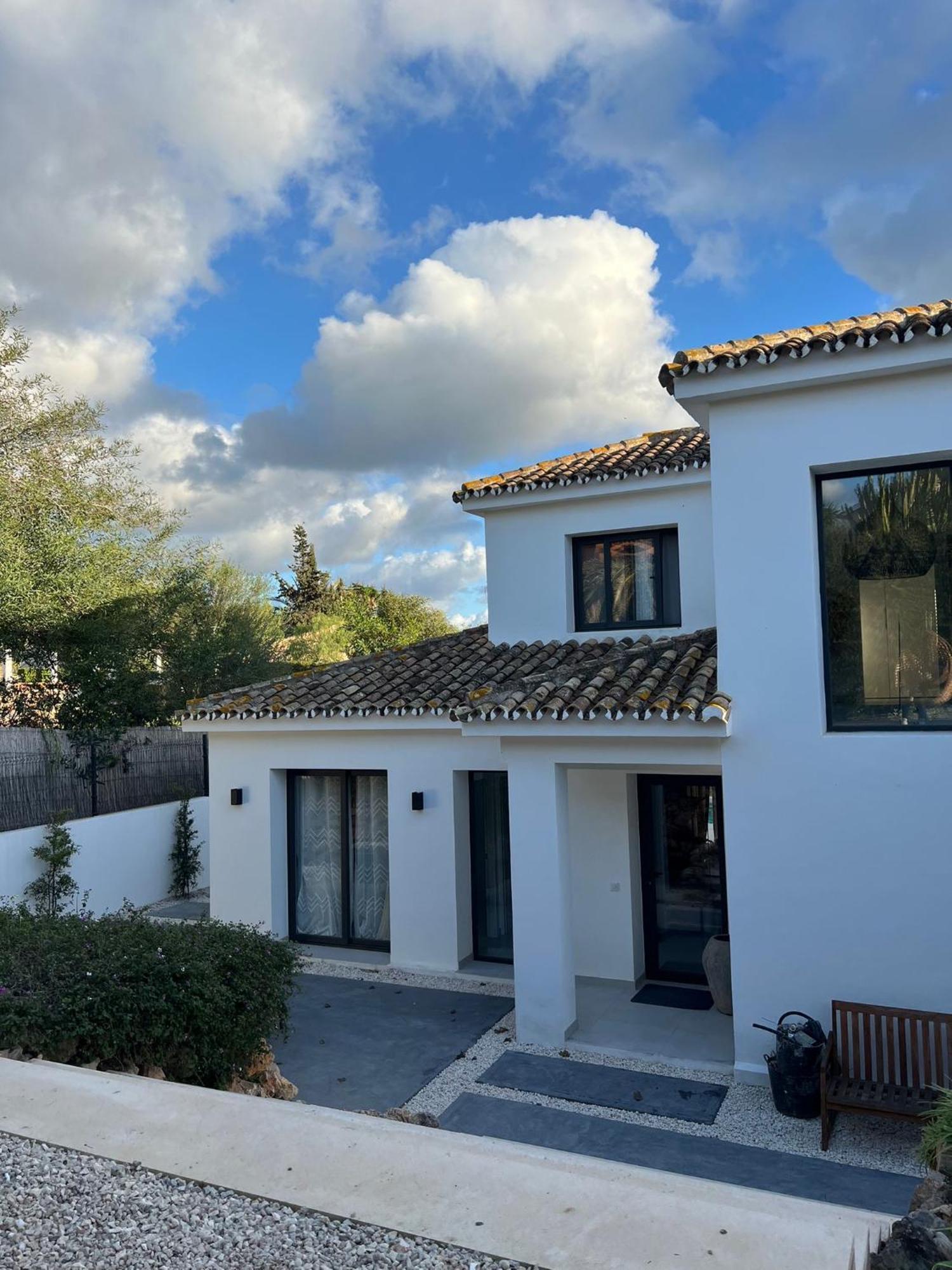 Family Bliss In Marbella- Brand-new 4 Bedroom With Garden, Private Pool & Jacuzzi, Marbesa 500 M To The Beautiful Cabopino Villa