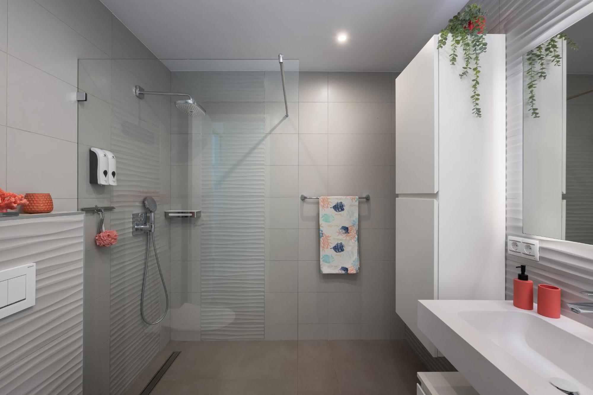 Villa 4-bedroom Modern With Heated Pool