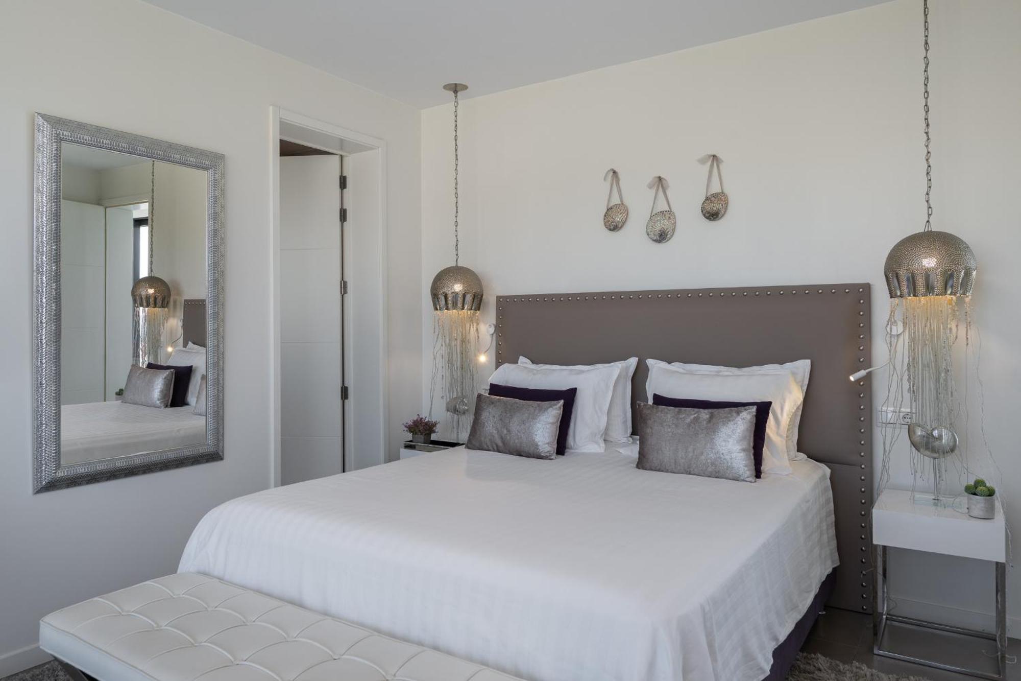 Villa 4-bedroom Modern With Heated Pool