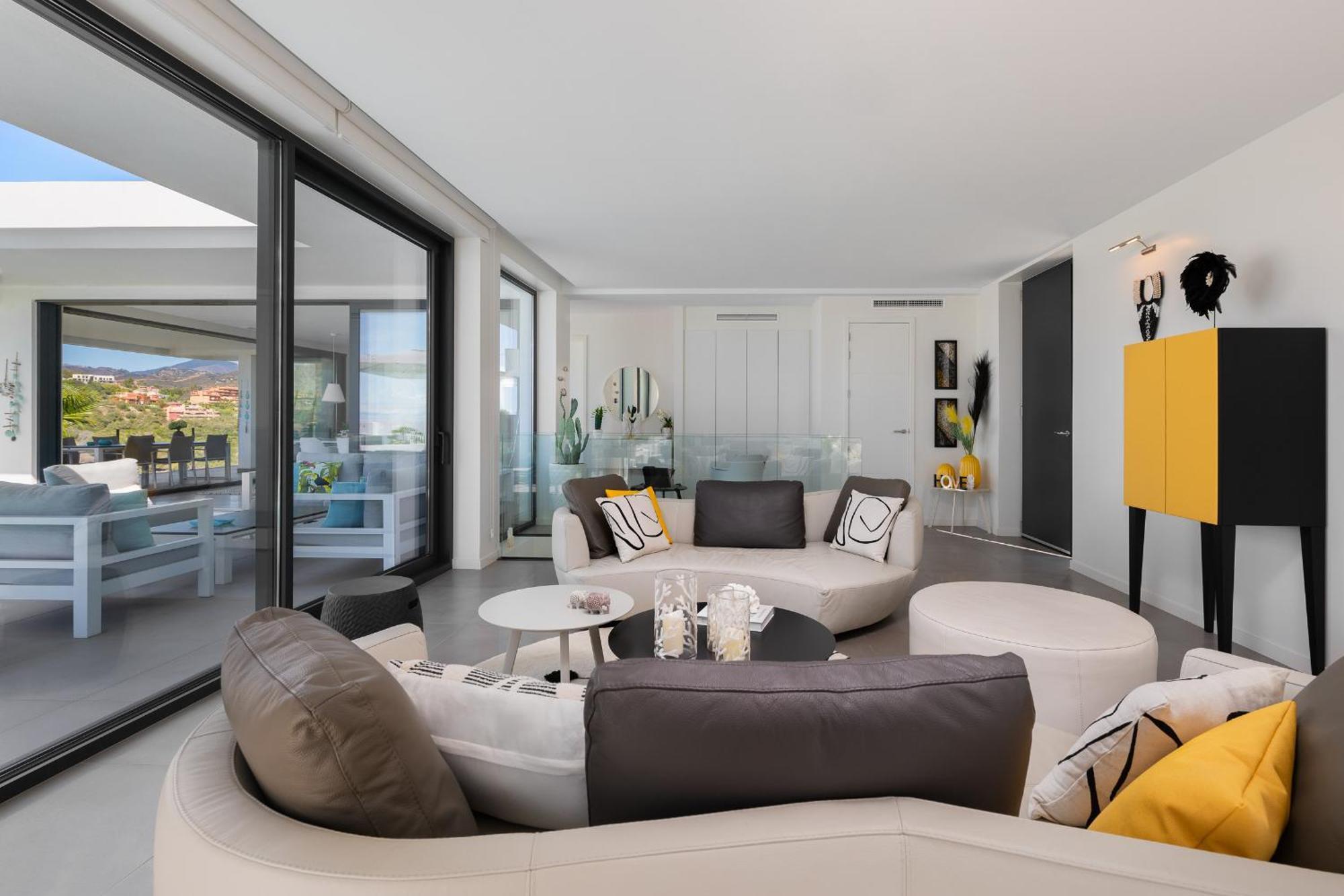4-bedroom Modern With Heated Pool