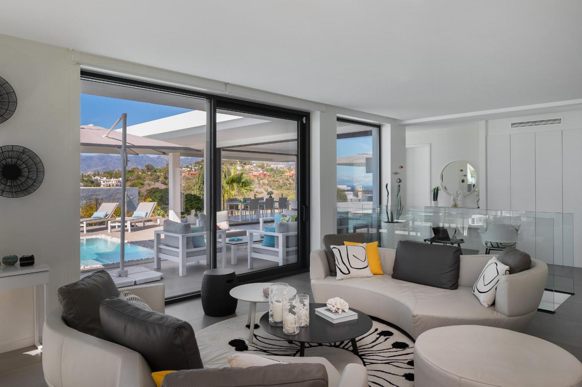 4-bedroom Modern With Heated Pool Villa *