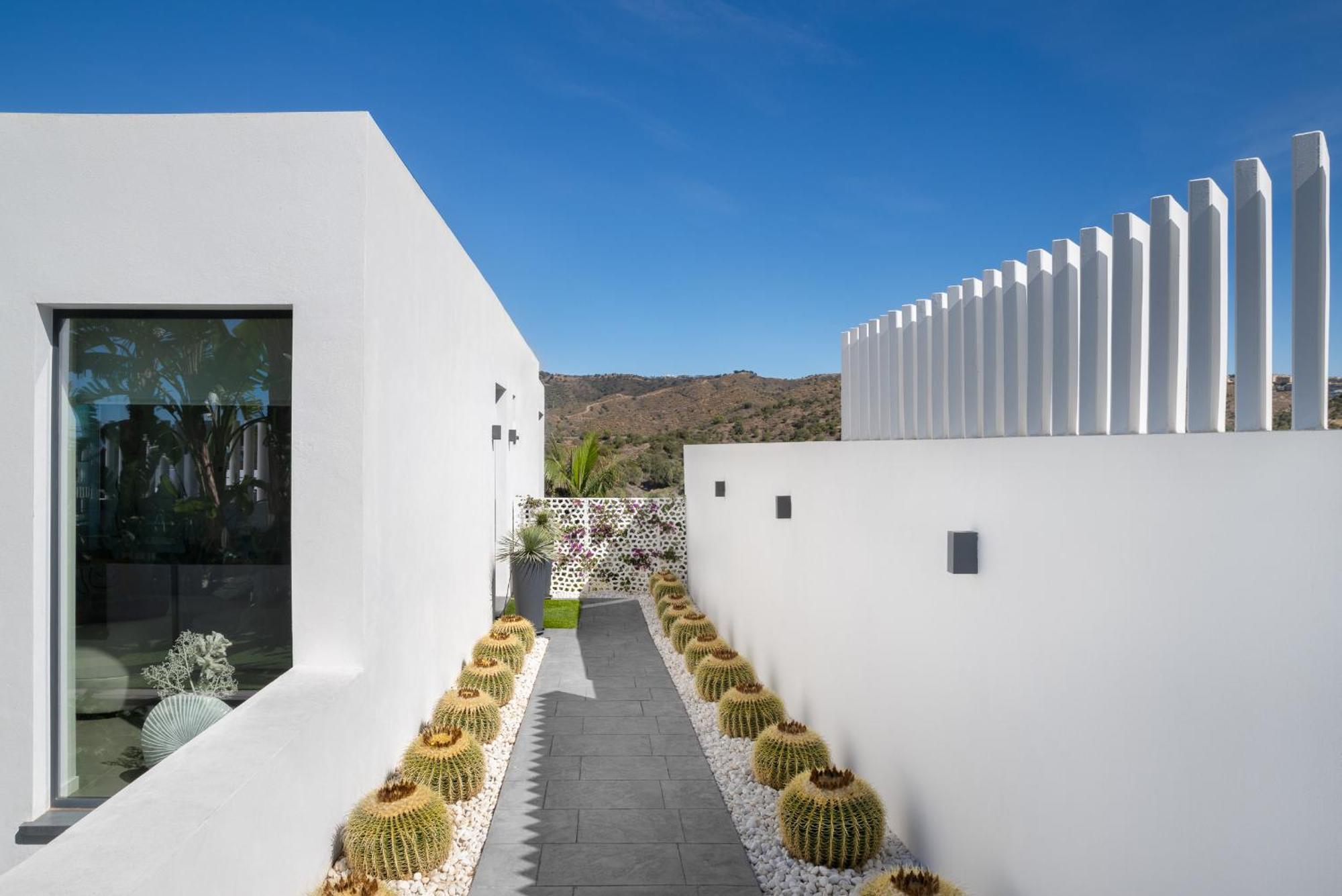 4-bedroom Modern With Heated Pool