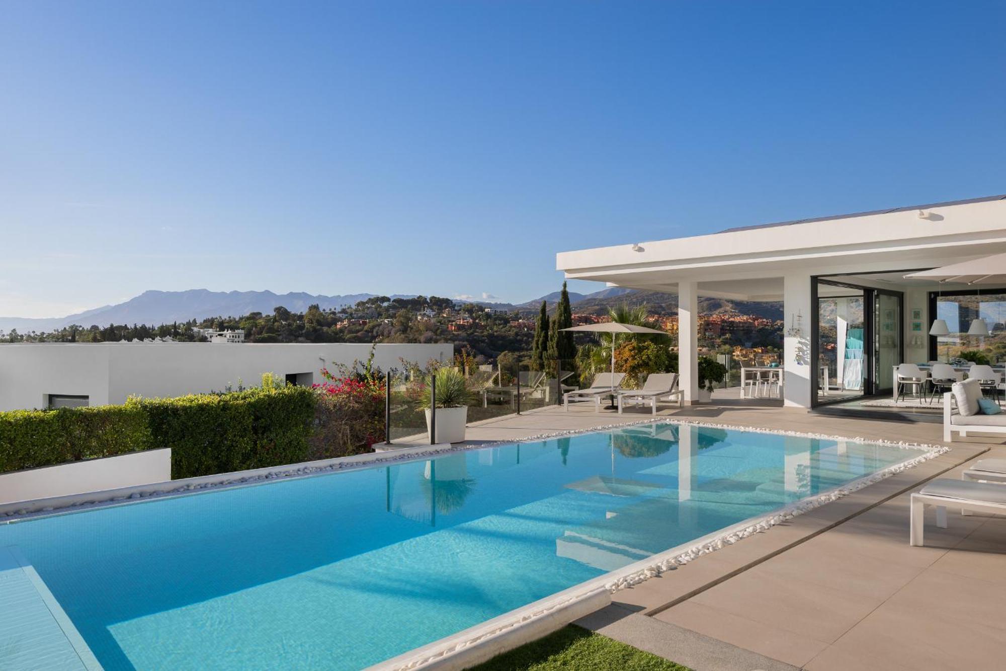4-bedroom Modern With Heated Pool Villa *