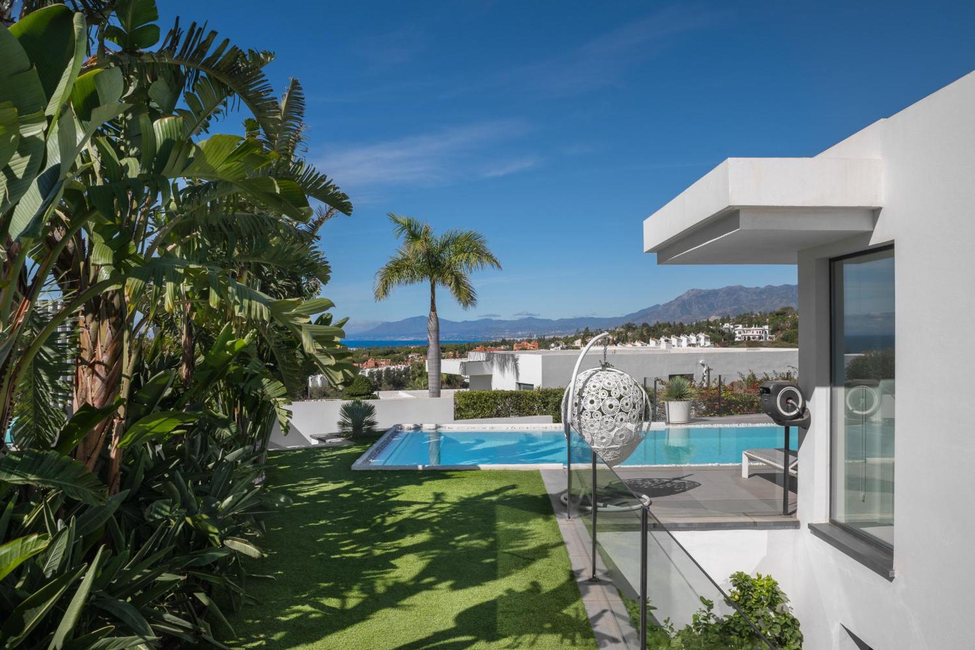 4-bedroom Modern With Heated Pool *