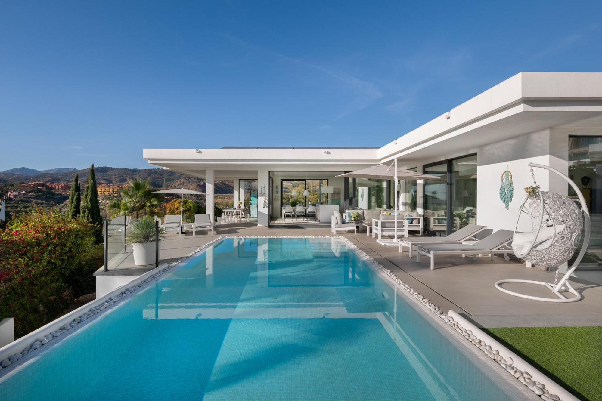 4-bedroom Modern With Heated Pool Villa