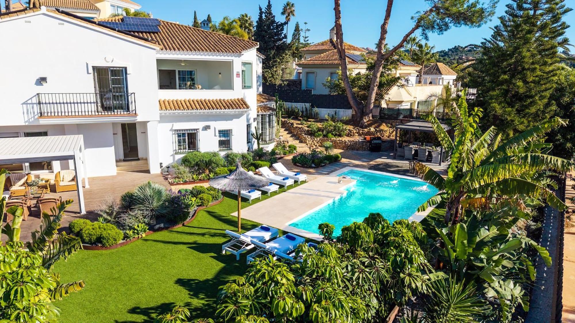 Villa Vacation I Azahar Retreat, Paradise For Golfers, Private Heated Pool, Close To The Beaches And High-end Restaurants