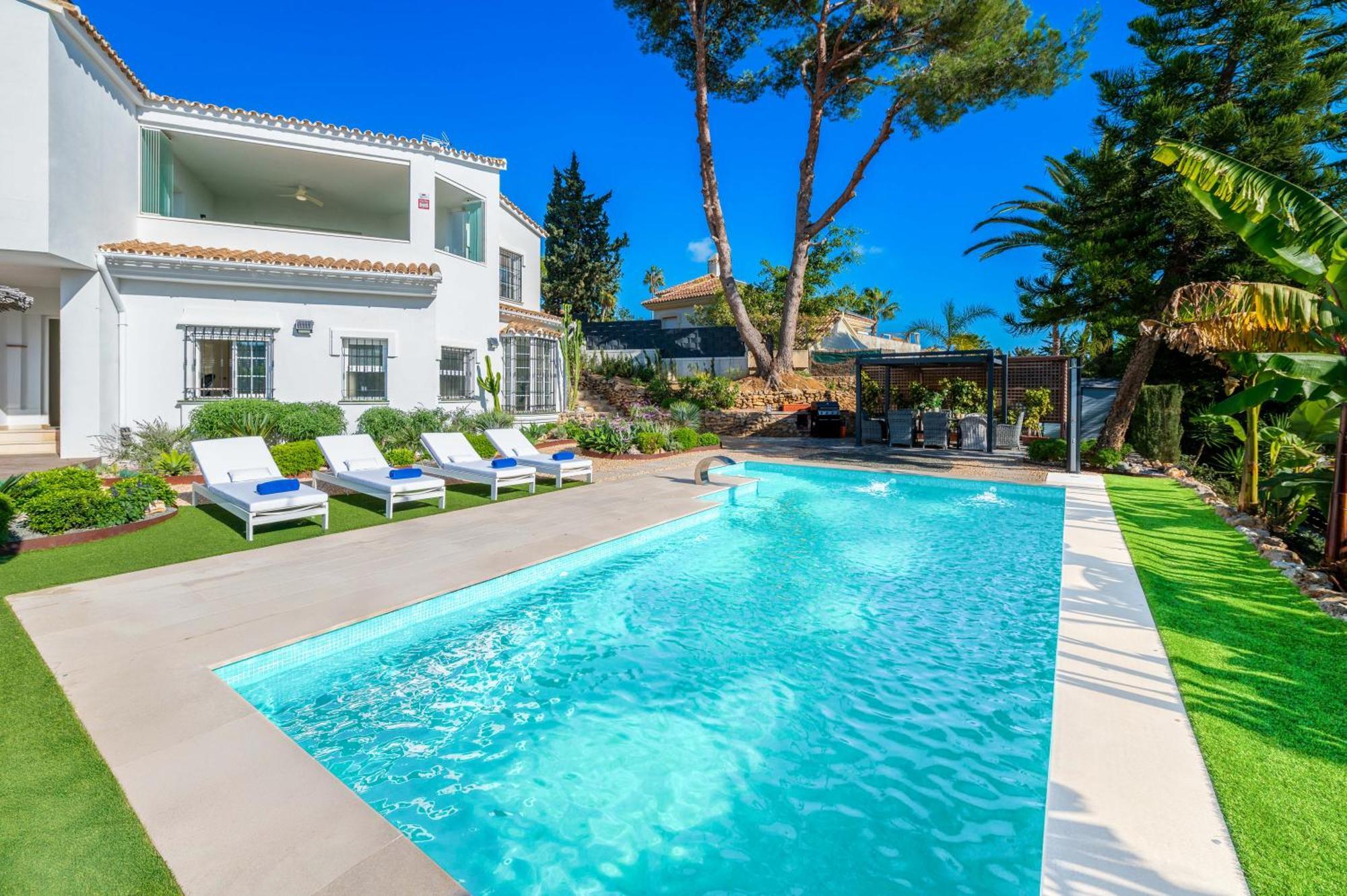 Vacation I Azahar Retreat, Paradise For Golfers, Private Heated Pool, Close To The Beaches And High-end Restaurants Villa