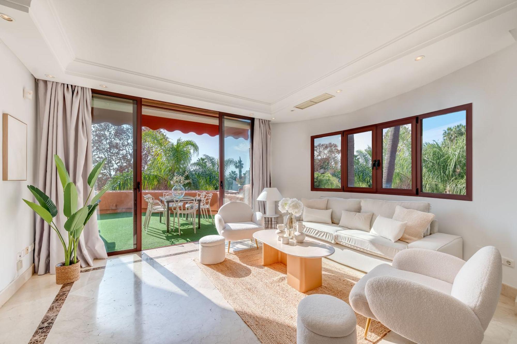La Alzambra Peaceful Hideaway With Sea Views