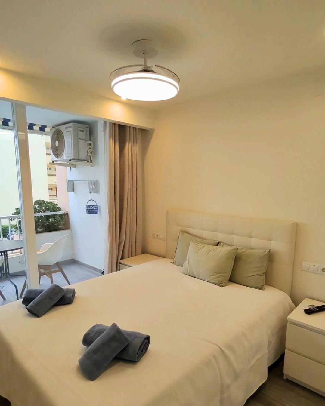 Apartment Sea View 2br Beachfront & Cozy Balcony *