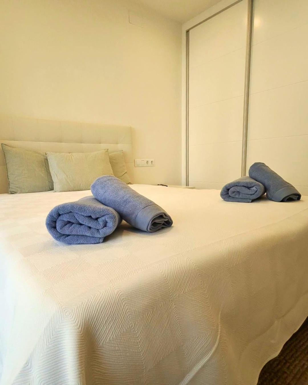 Sea View 2br Beachfront & Cozy Balcony Apartment Marbella