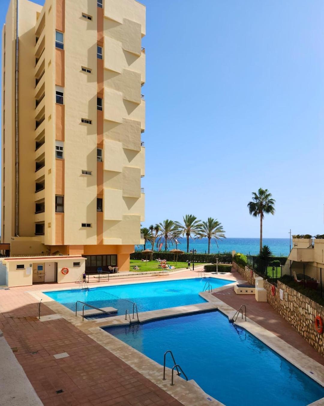 Sea View 2br Beachfront & Cozy Balcony Marbella