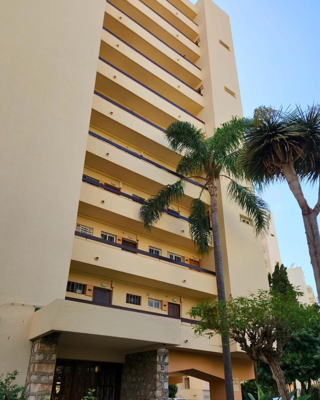 Sea View 2br Beachfront & Cozy Balcony Apartment *