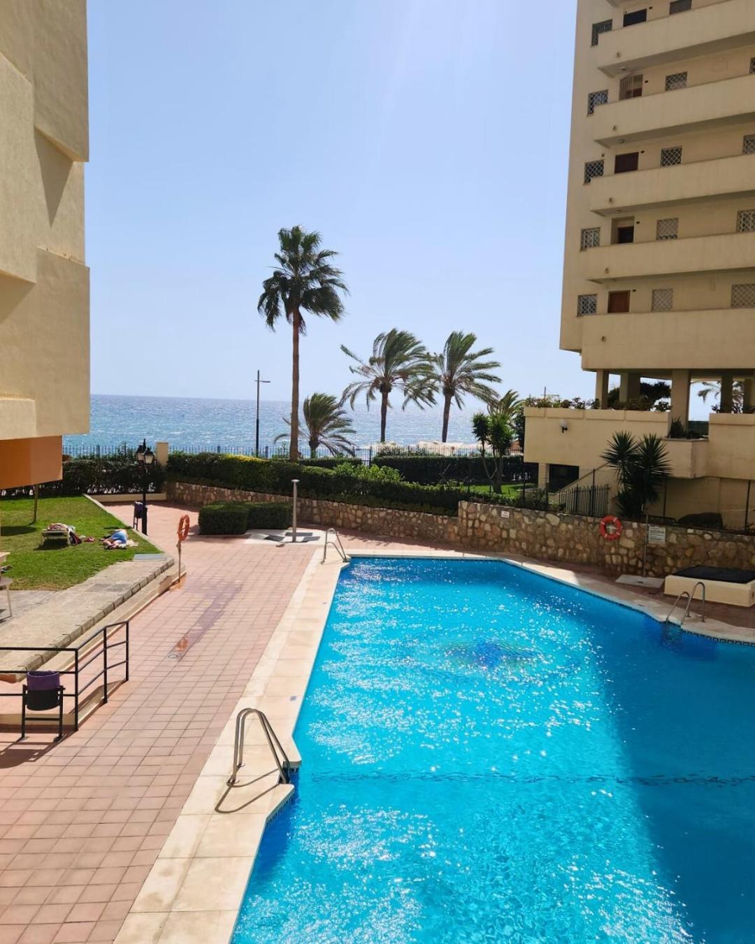 Apartment Sea View 2br Beachfront & Cozy Balcony Marbella