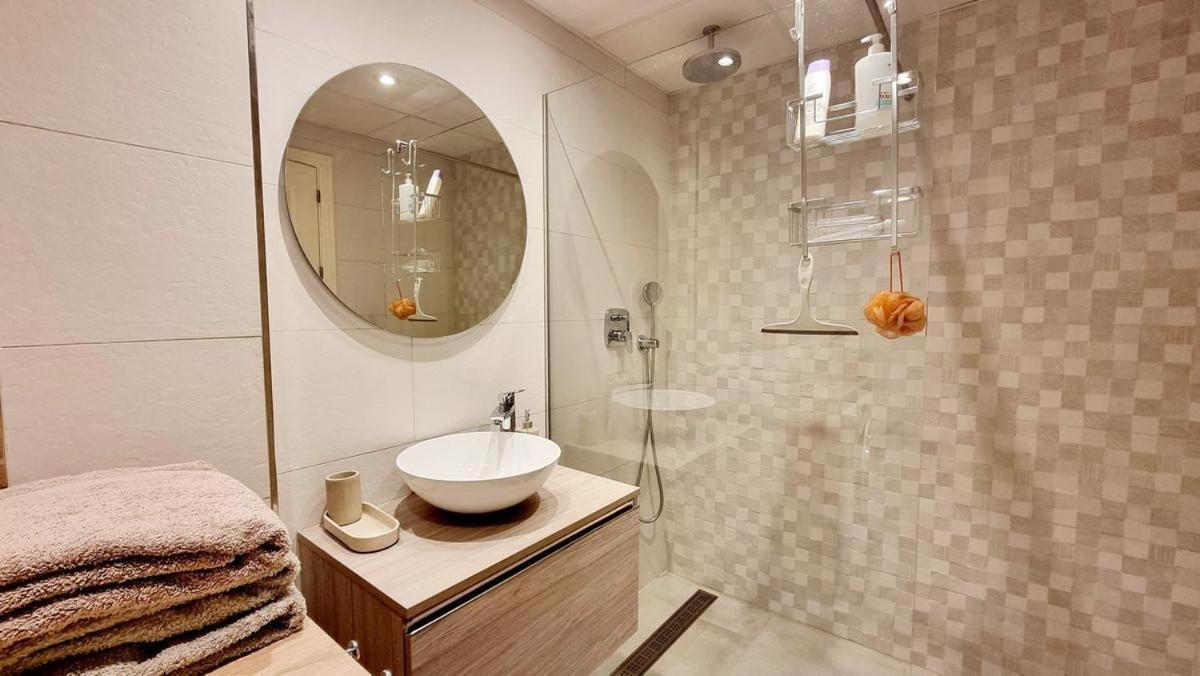 Rosies Place - Fantastic-2-bed-apartment-with-great-terrace-in-lorcrimar V Apartment