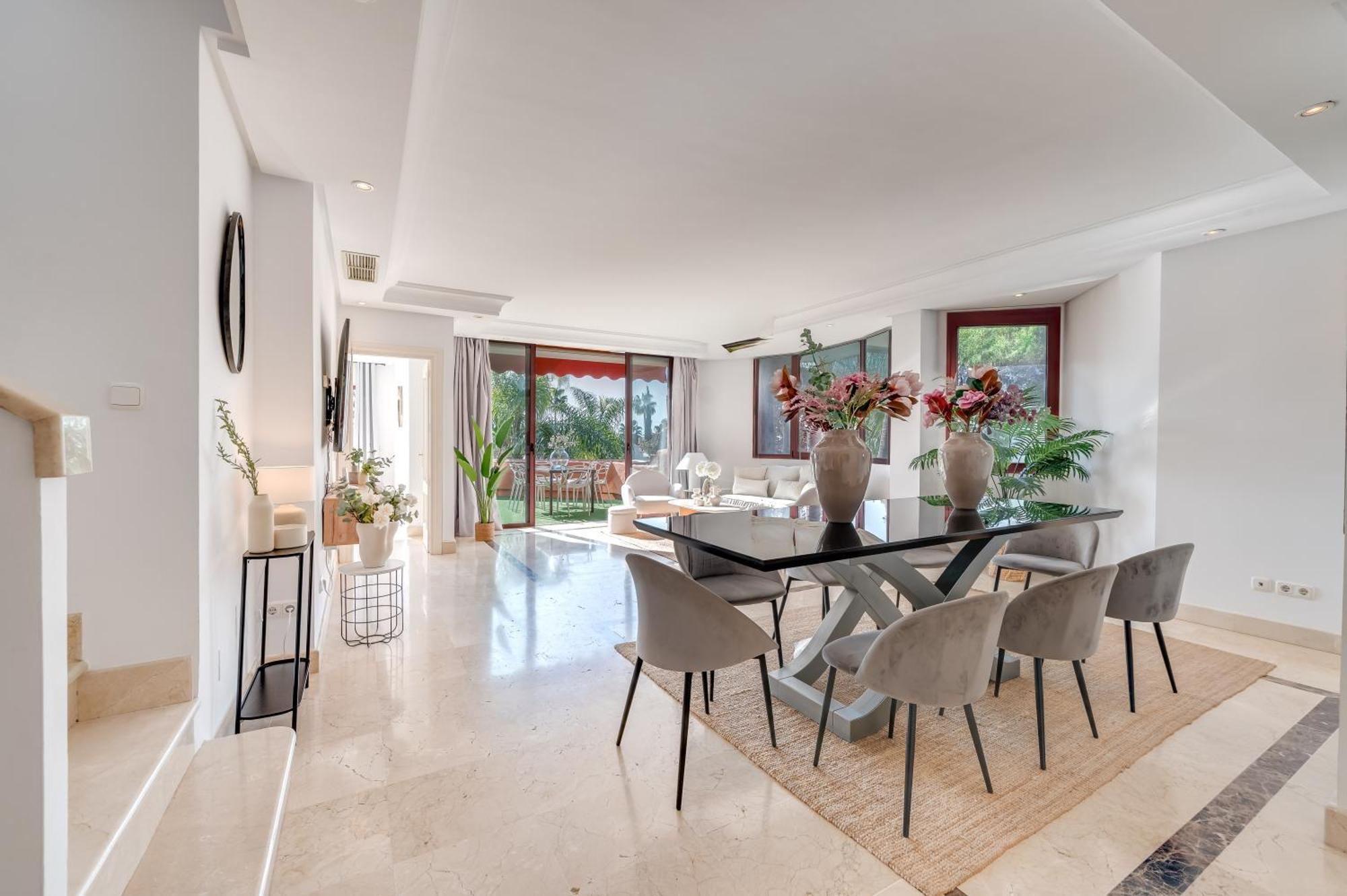 La Alzambra Peaceful Hideaway With Sea Views