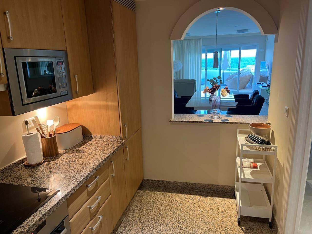 Piso 2 Habitaciones, Salon 2 Bano En Puerto Banus Vista Mar ! Apartment Marbella