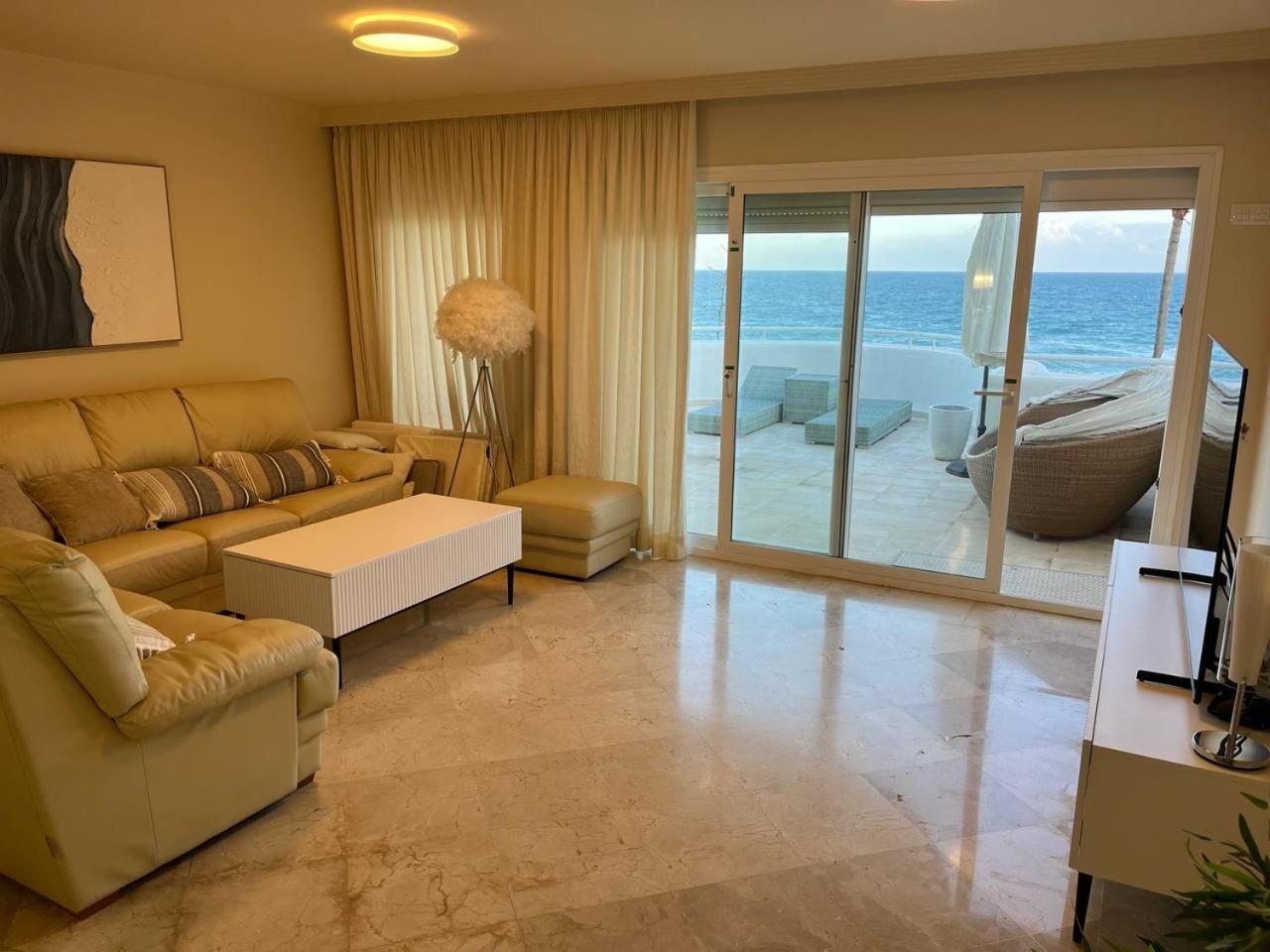 Apartment Piso 2 Habitaciones, Salon 2 Bano En Puerto Banus Vista Mar !