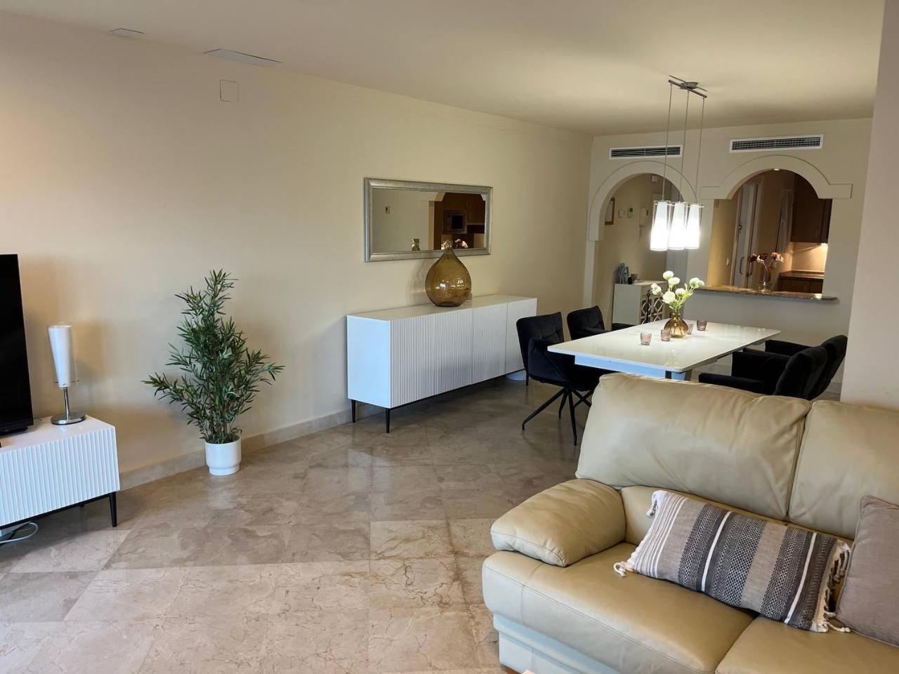 Piso 2 Habitaciones, Salon 2 Bano En Puerto Banus Vista Mar ! Apartment *