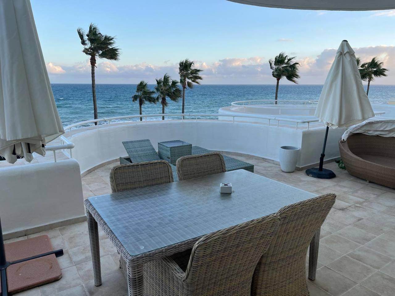 Apartment Piso 2 Habitaciones, Salon 2 Bano En Puerto Banus Vista Mar ! *