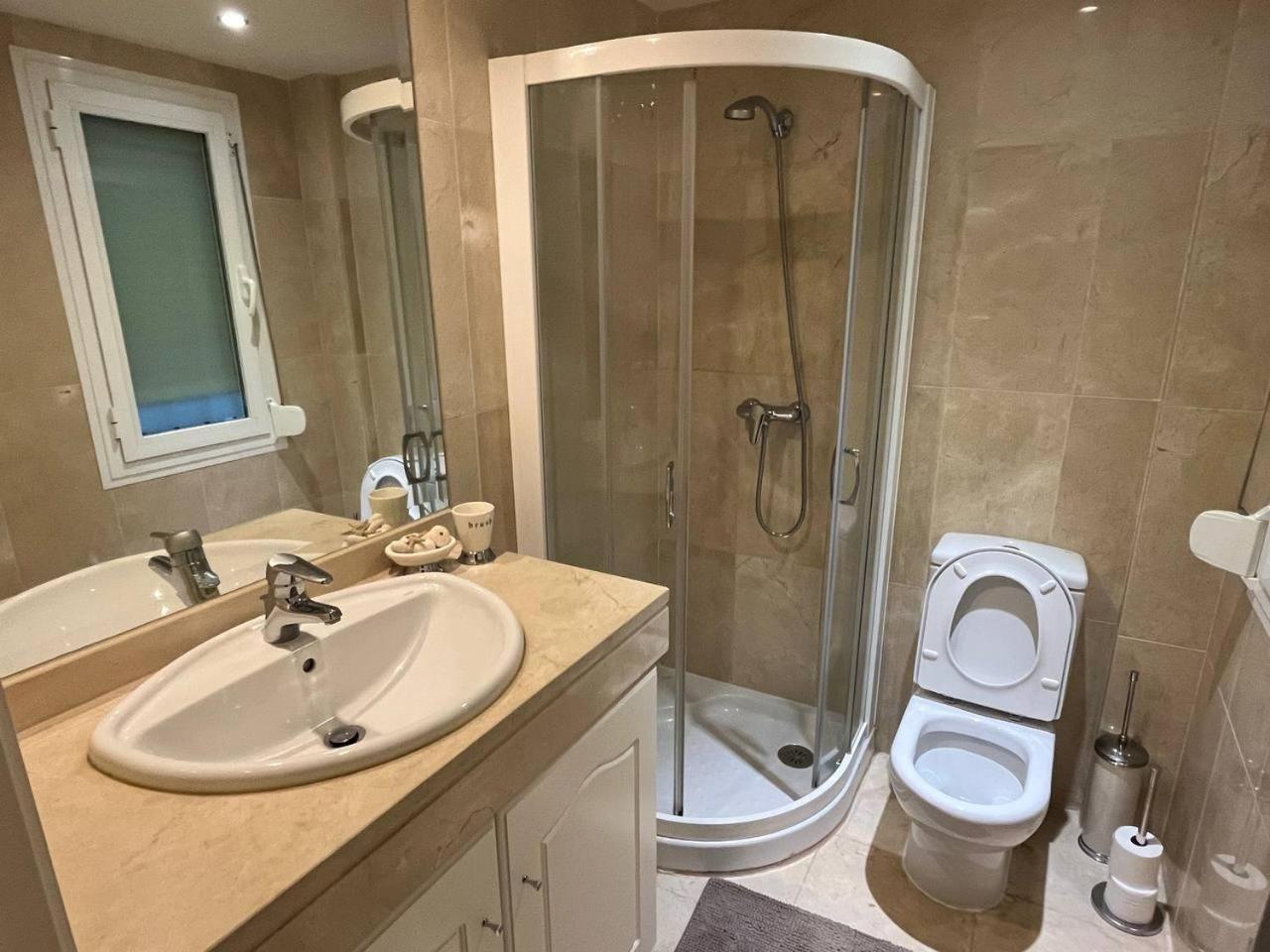 Piso 2 Habitaciones, Salon 2 Bano En Puerto Banus Vista Mar ! Apartment Marbella