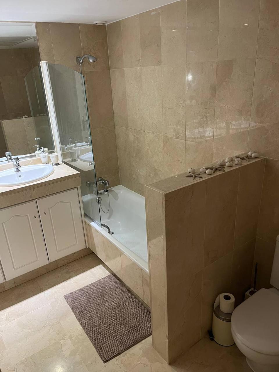 Apartment Piso 2 Habitaciones, Salon 2 Bano En Puerto Banus Vista Mar ! Marbella